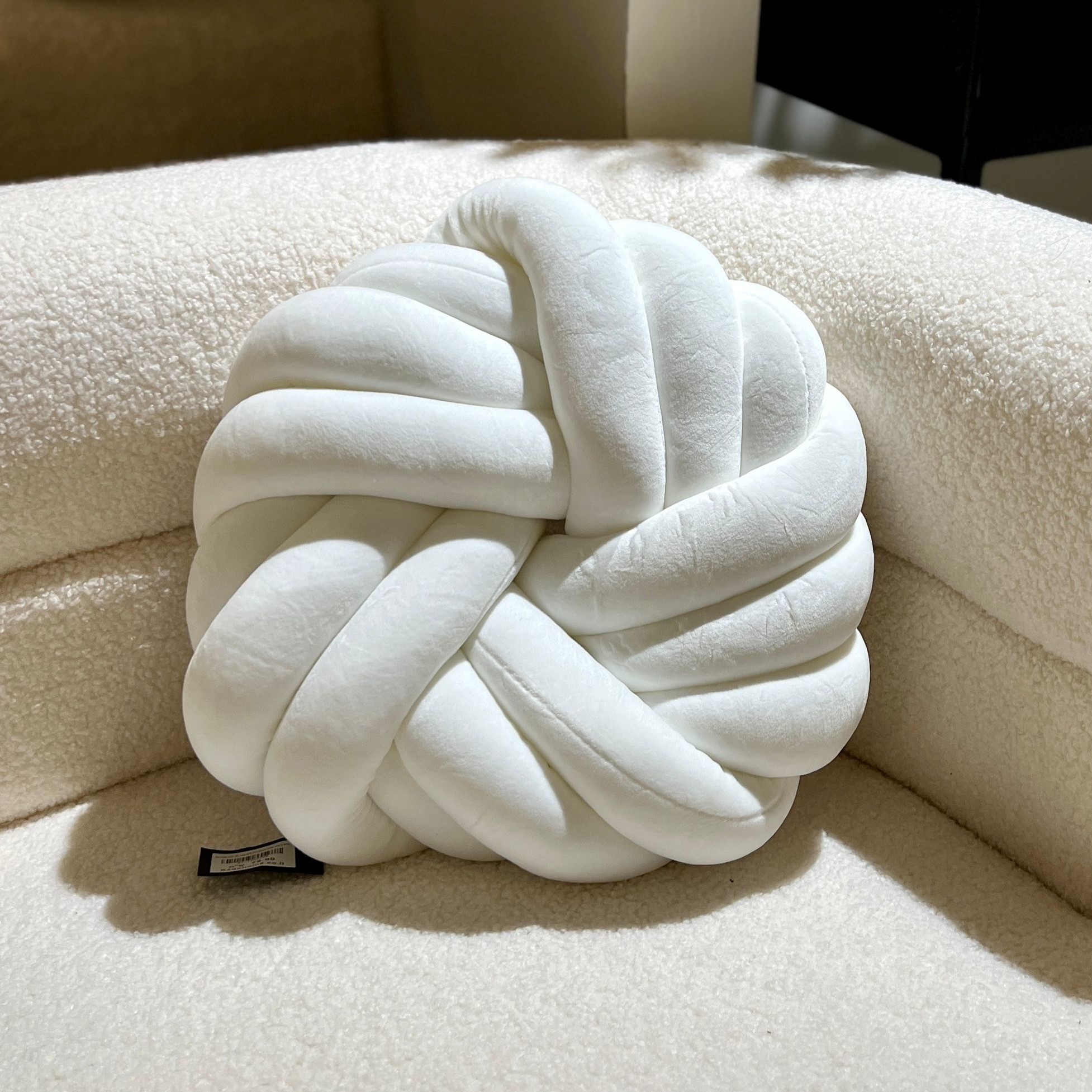 כרית בייגלה עגולה שמנת דגם איקו כרית בייגלה עגולה שמנת דגם איקו