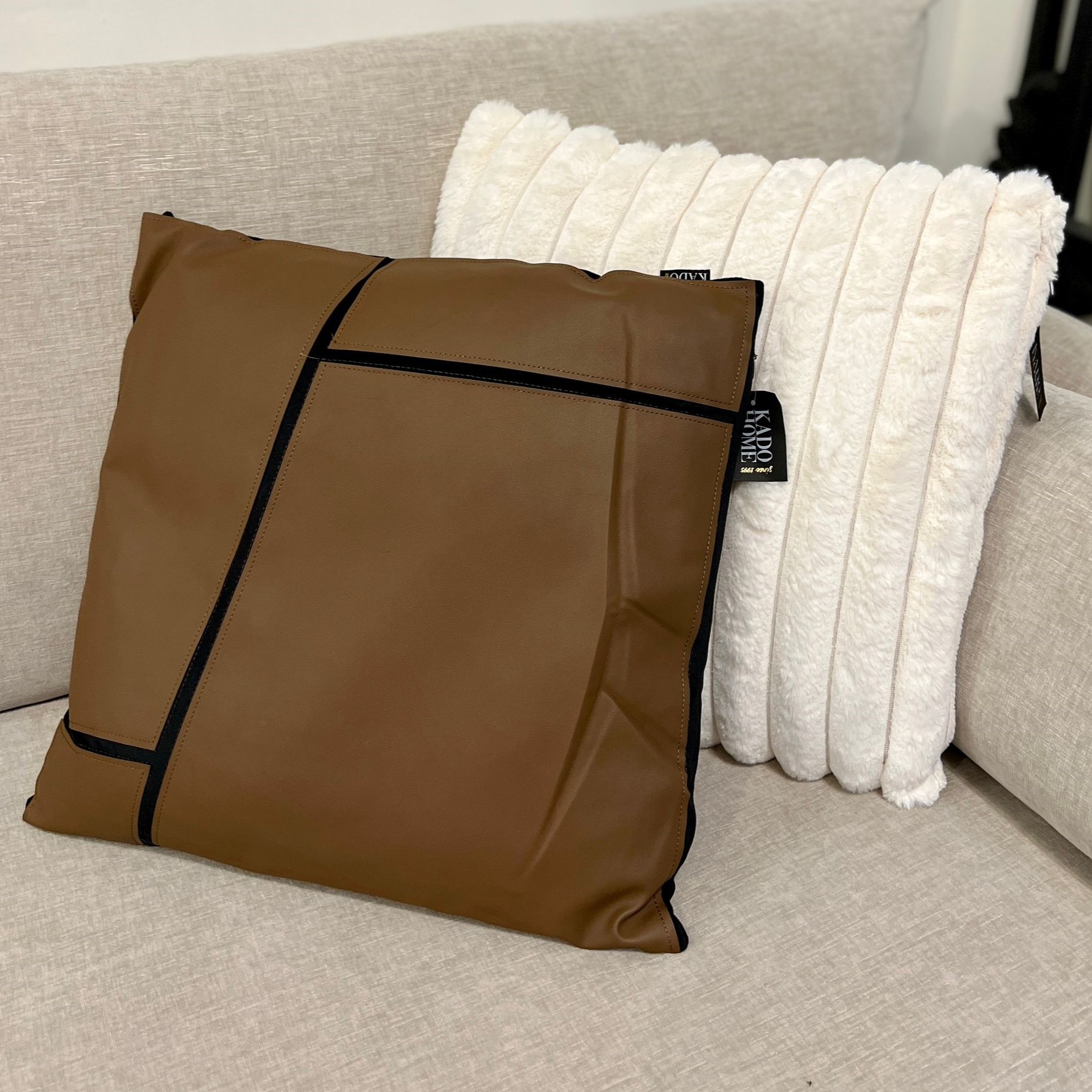 כרית מרובעת דמוי עור כאמל חיתוך כהה דגם איקו כרית מרובעת דמוי עור כאמל חיתוך כהה דגם איקו