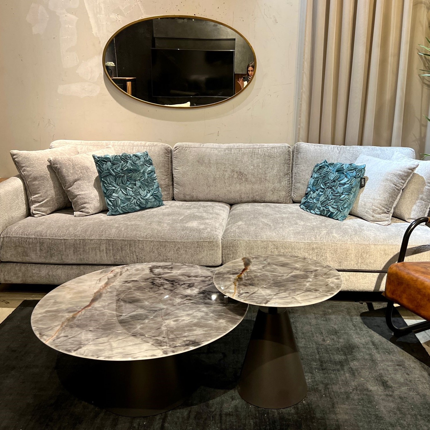 כרית מרובעת פרחים כחול עמוק דגם איקו כרית מרובעת פרחים כחול עמוק דגם איקו