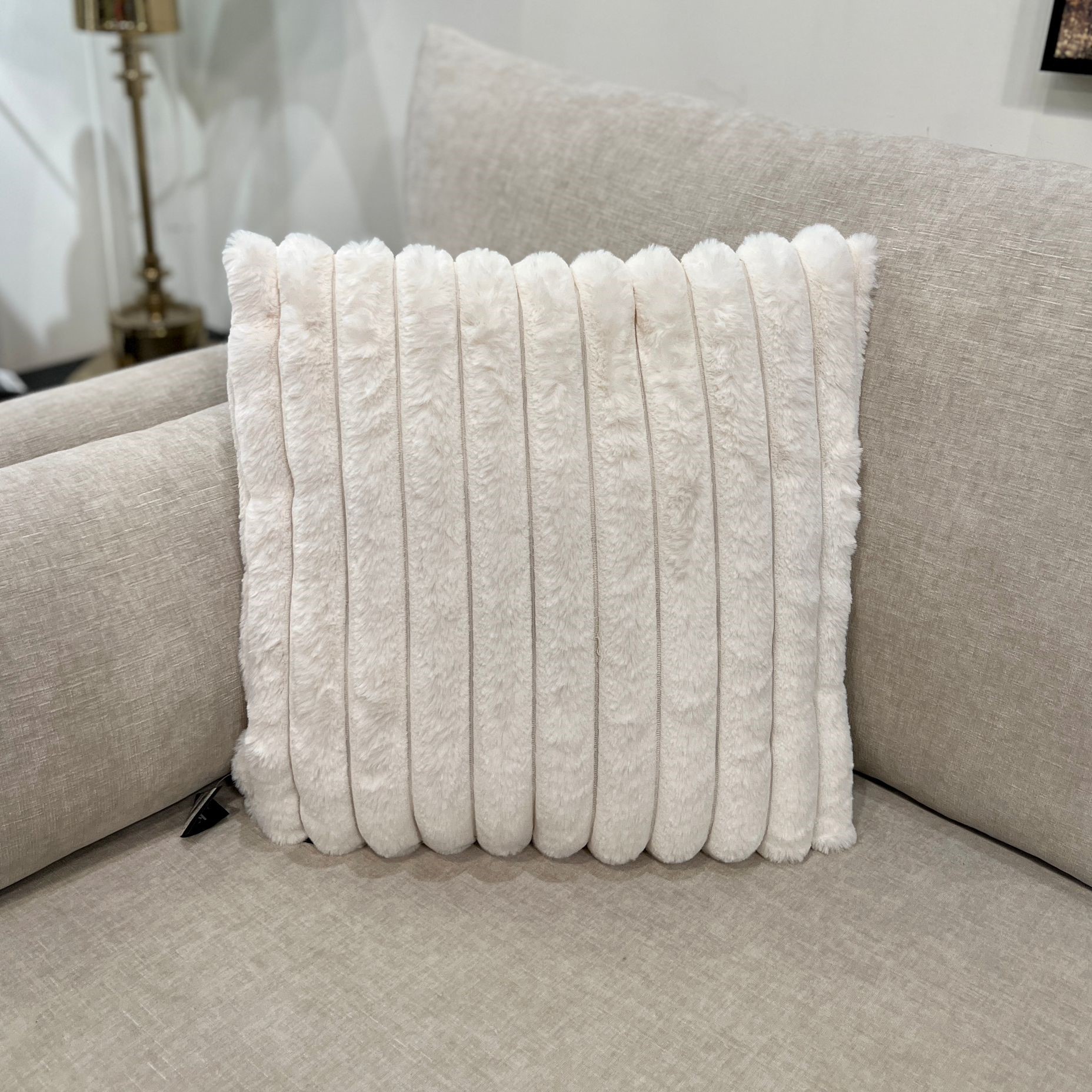 כרית קורדרוי רחב לבן דגם איקו כרית קורדרוי רחב לבן דגם איקו