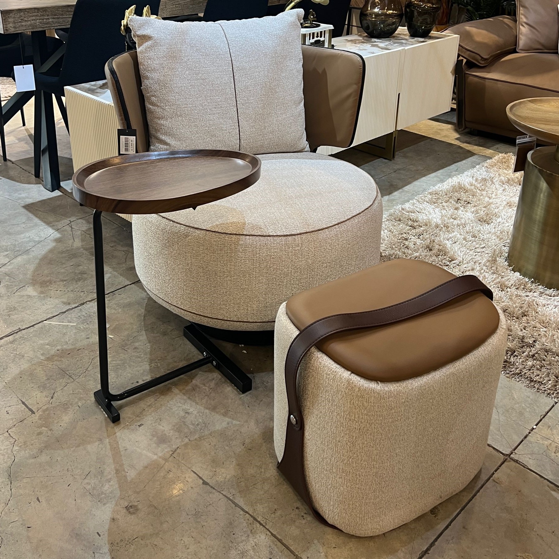 נשכן מגש ביצה אגוז אמריקאי רגל שחורה דגם איקו