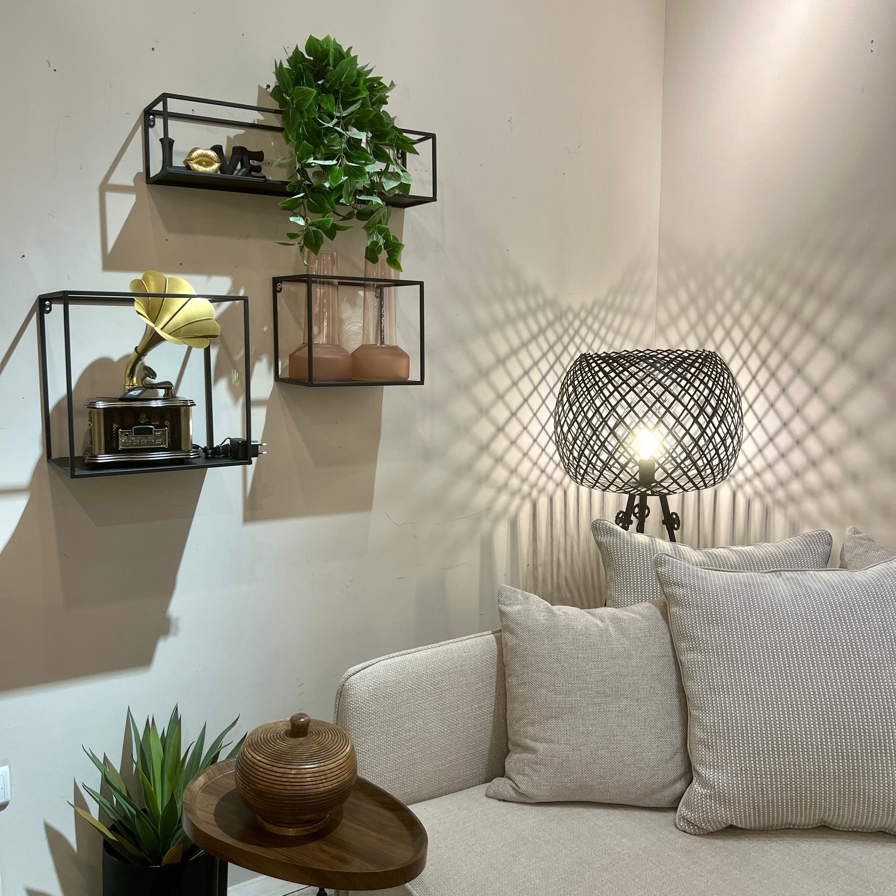 סט 3 נישות קיר ברזל שחור דגם איקו