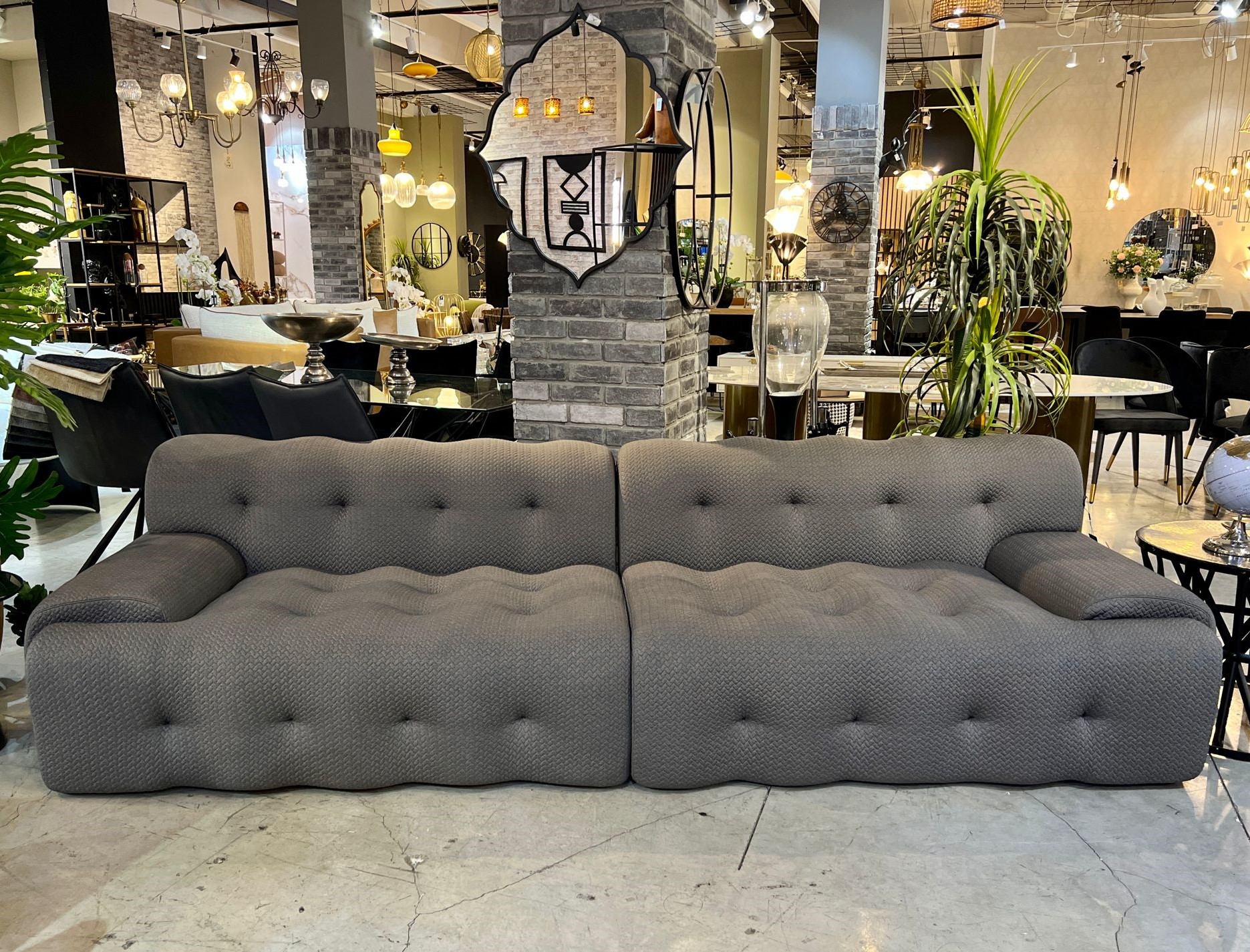 ספה מעוצבת רוסו דגם קימי 2.80 מטר שחור רך- אחרונה מתצוגה ספה מעוצבת רוסו דגם קימי 2.80 מטר שחור רך- אחרונה מתצוגה