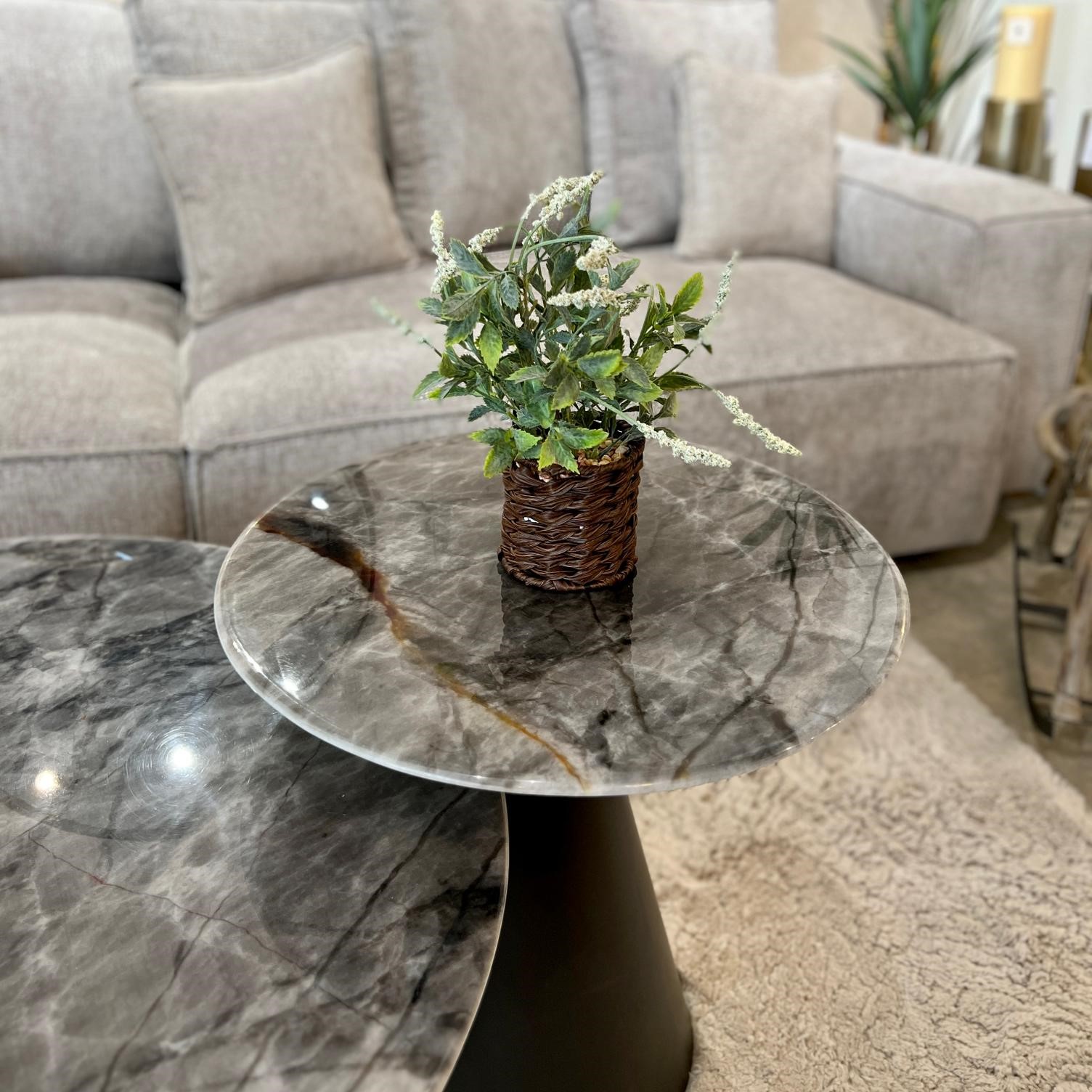 עציץ פרחים לבנים דגם איקו עציץ פרחים לבנים דגם איקו