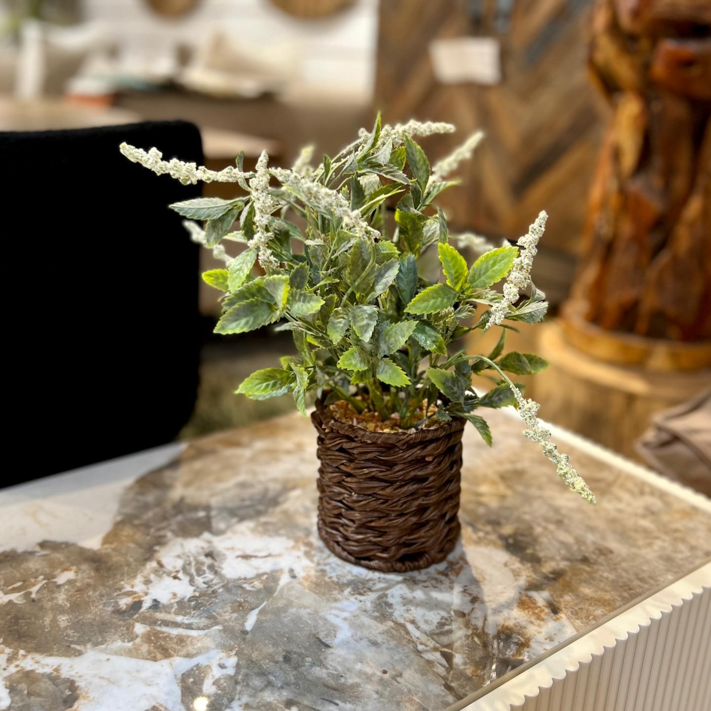 עציץ פרחים לבנים דגם איקו עציץ פרחים לבנים דגם איקו