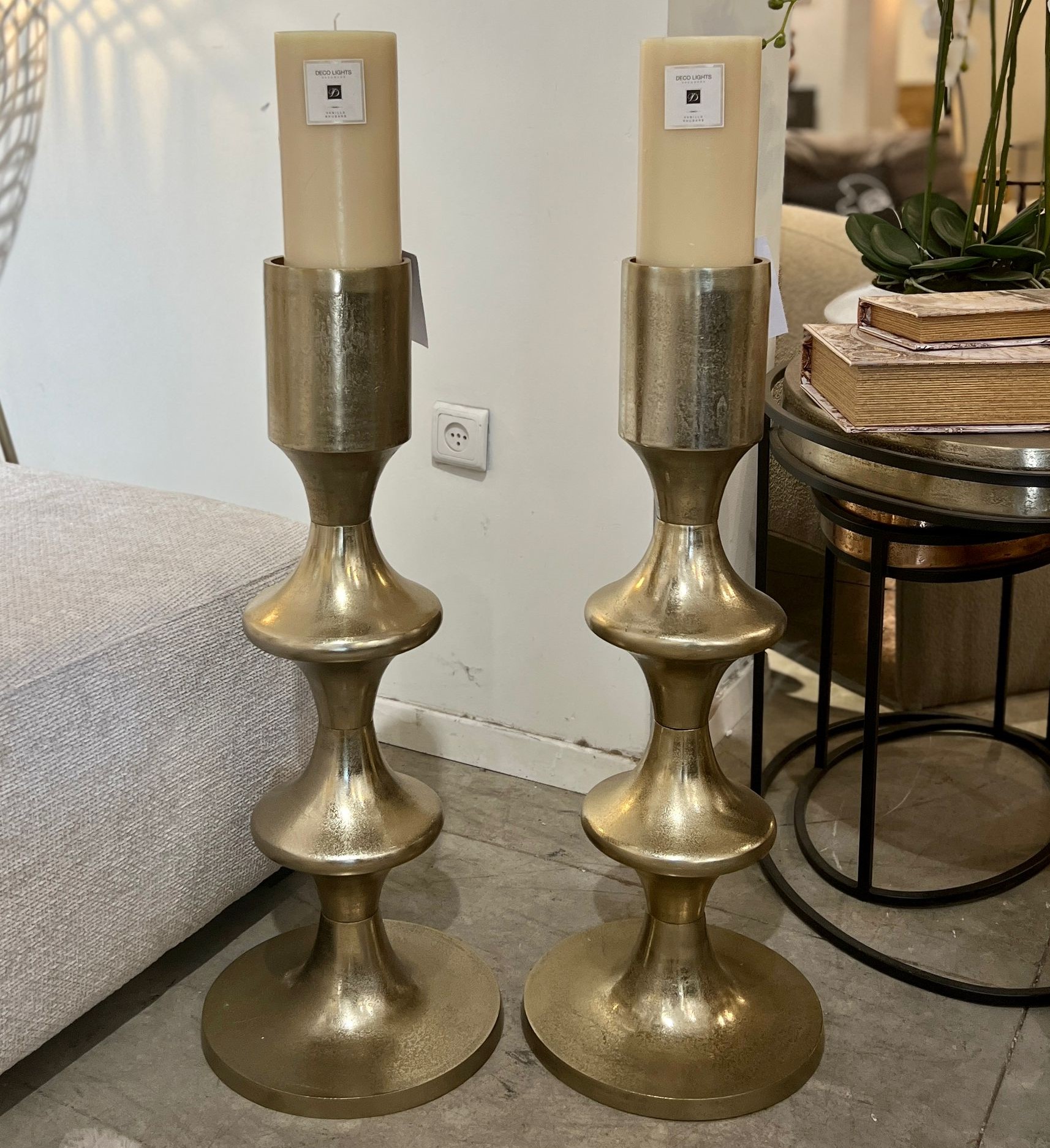 פמוט רצפה גדול זהב דגם רויאל פמוט רצפה גדול זהב דגם רויאל