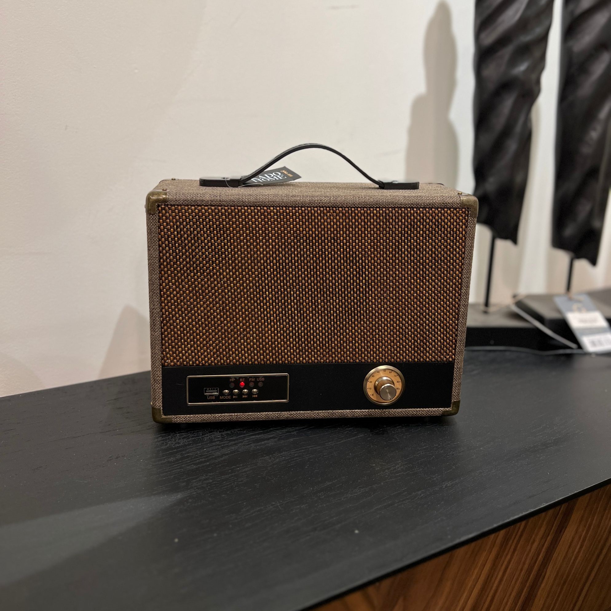 רדיו וינטג חום עם ידית דגם איקו רדיו וינטג חום עם ידית דגם איקו