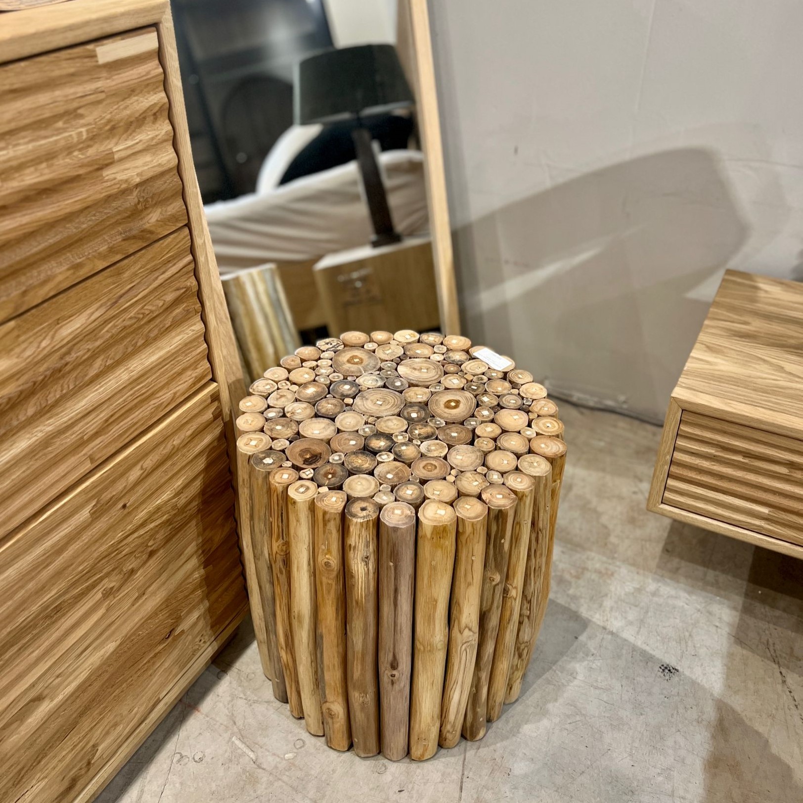 שולחן צד מעמד מעץ טיק צבע טבעי דגם רוס שולחן צד מעמד מעץ טיק צבע טבעי דגם רוס