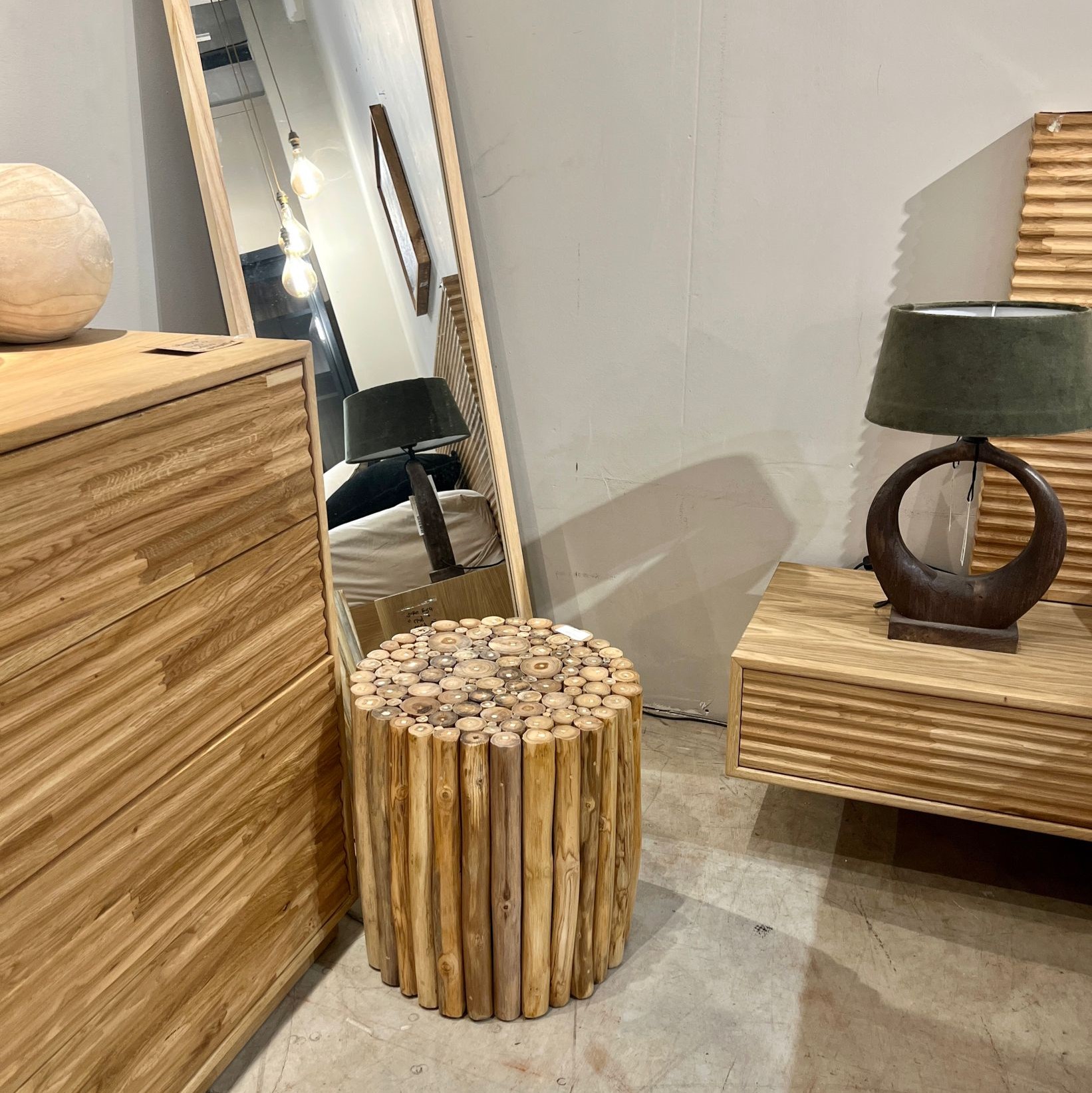 שולחן צד מעמד מעץ טיק צבע טבעי דגם רוס שולחן צד מעמד מעץ טיק צבע טבעי דגם רוס