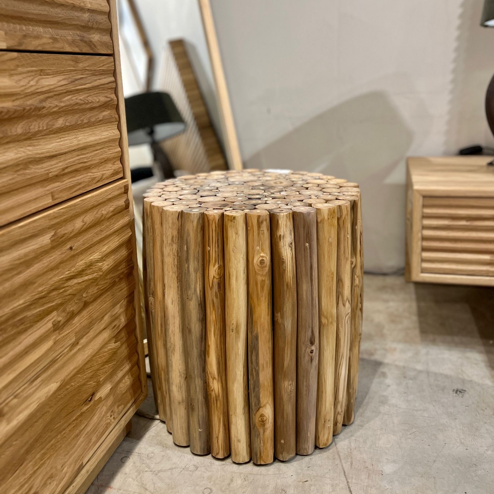 שולחן צד מעמד מעץ טיק צבע טבעי דגם רוס שולחן צד מעמד מעץ טיק צבע טבעי דגם רוס