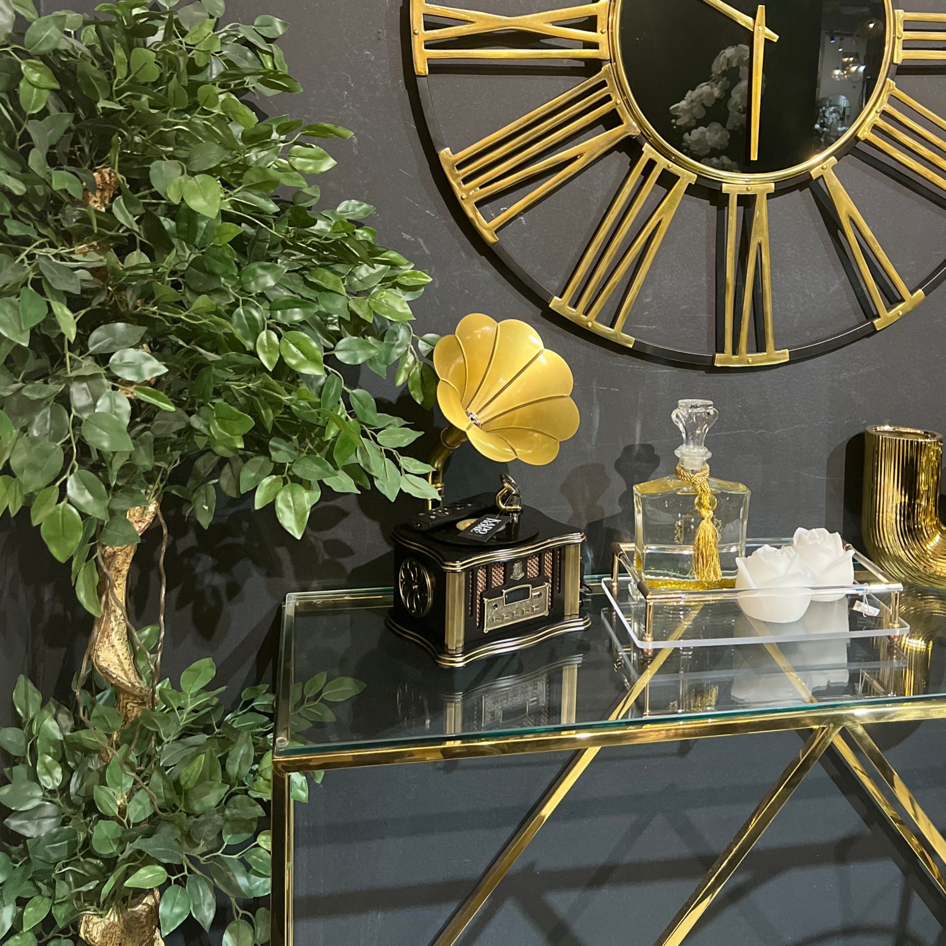 תיבת נגינה גרמופון שחורה דגם איקו תיבת נגינה גרמופון שחורה דגם איקו