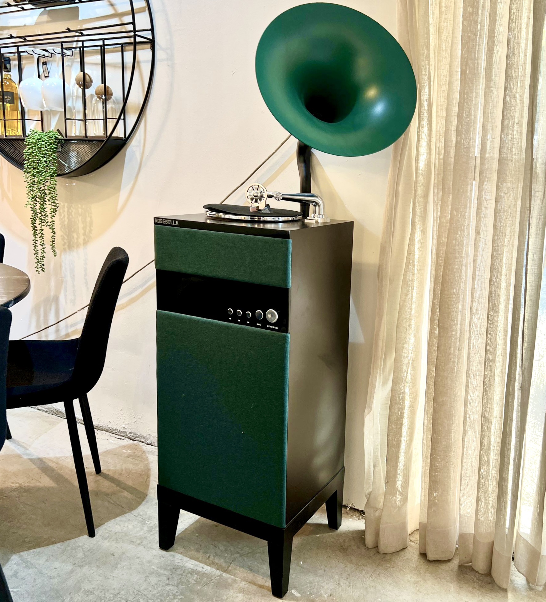 תיבת נגינה גרמופון תקליטים וינטג מודרני ירוק דגם איקו רצפתי (מתחבר וייפי) תיבת נגינה גרמופון תקליטים וינטג מודרני ירוק דגם איקו רצפתי (מתחבר וייפי)