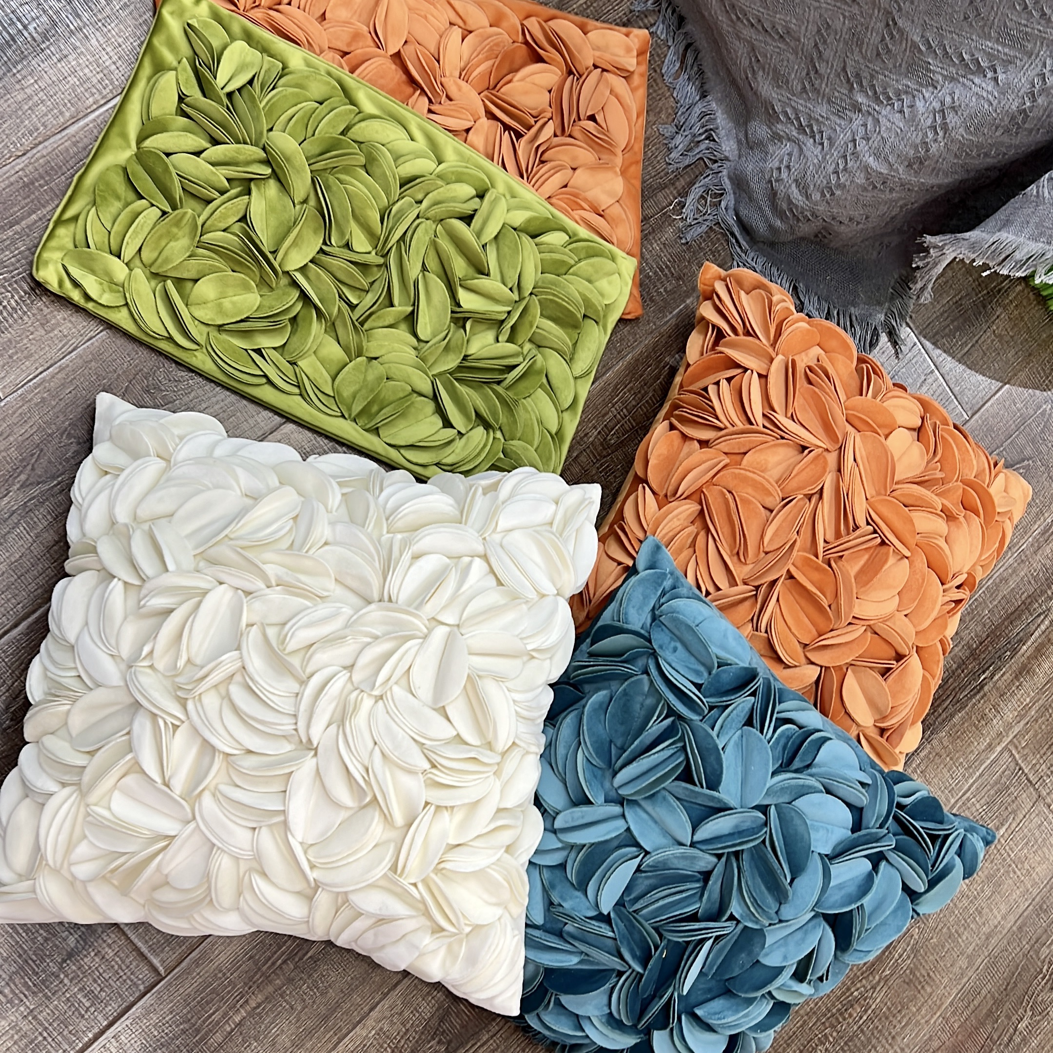 כרית מרובעת פרחים שמנת דגם איקו 45/45 כולל מילוי כרית מרובעת פרחים שמנת דגם איקו 45/45 כולל מילוי