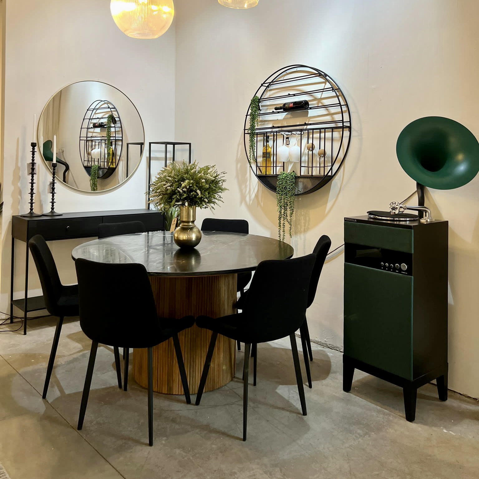 תיבת נגינה גרמופון תקליטים וינטג מודרני ירוק דגם איקו רצפתי (מתחבר וייפי) תיבת נגינה גרמופון תקליטים וינטג מודרני ירוק דגם איקו רצפתי (מתחבר וייפי)