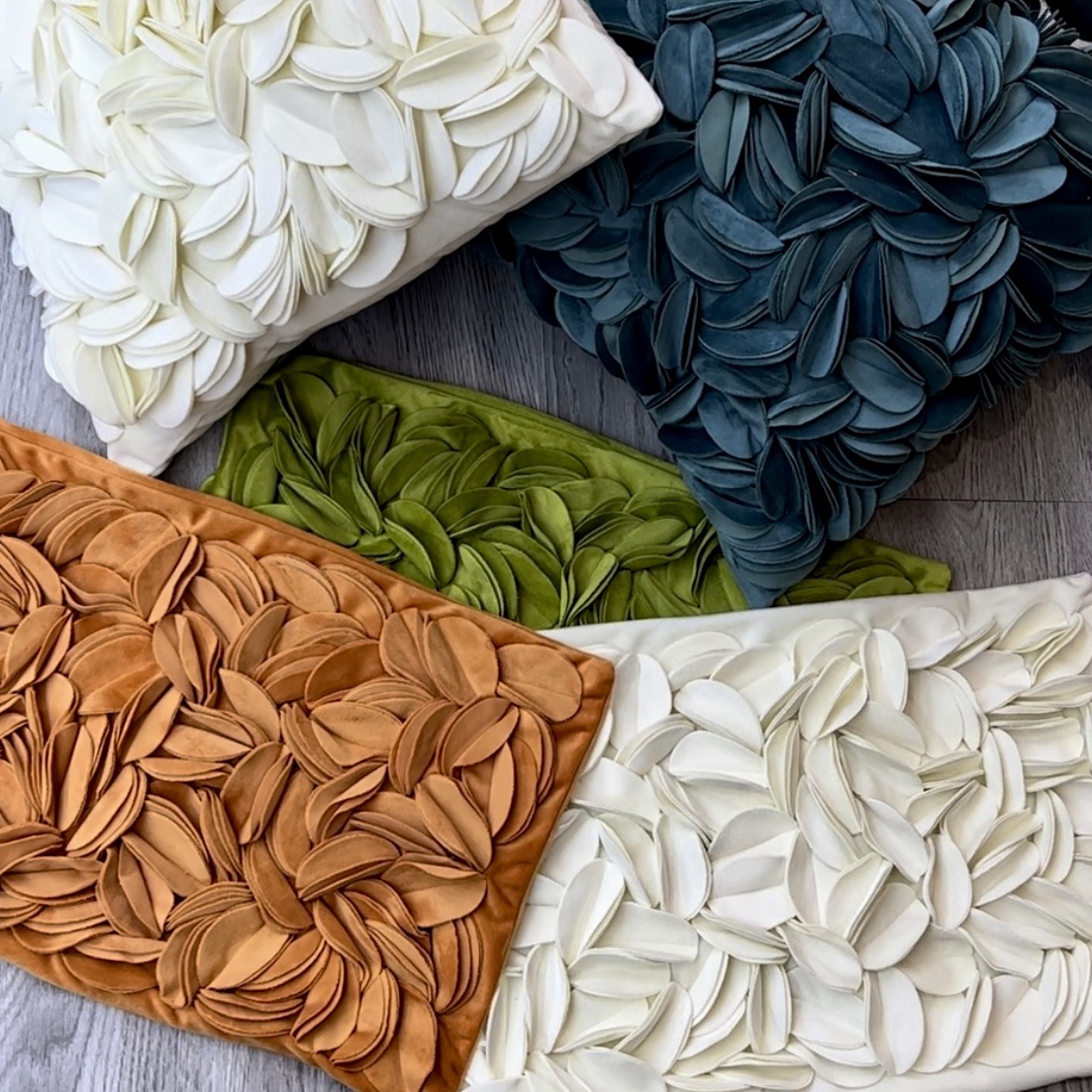 כרית מרובעת פרחים שמנת דגם איקו 45/45 כולל מילוי כרית מרובעת פרחים שמנת דגם איקו 45/45 כולל מילוי