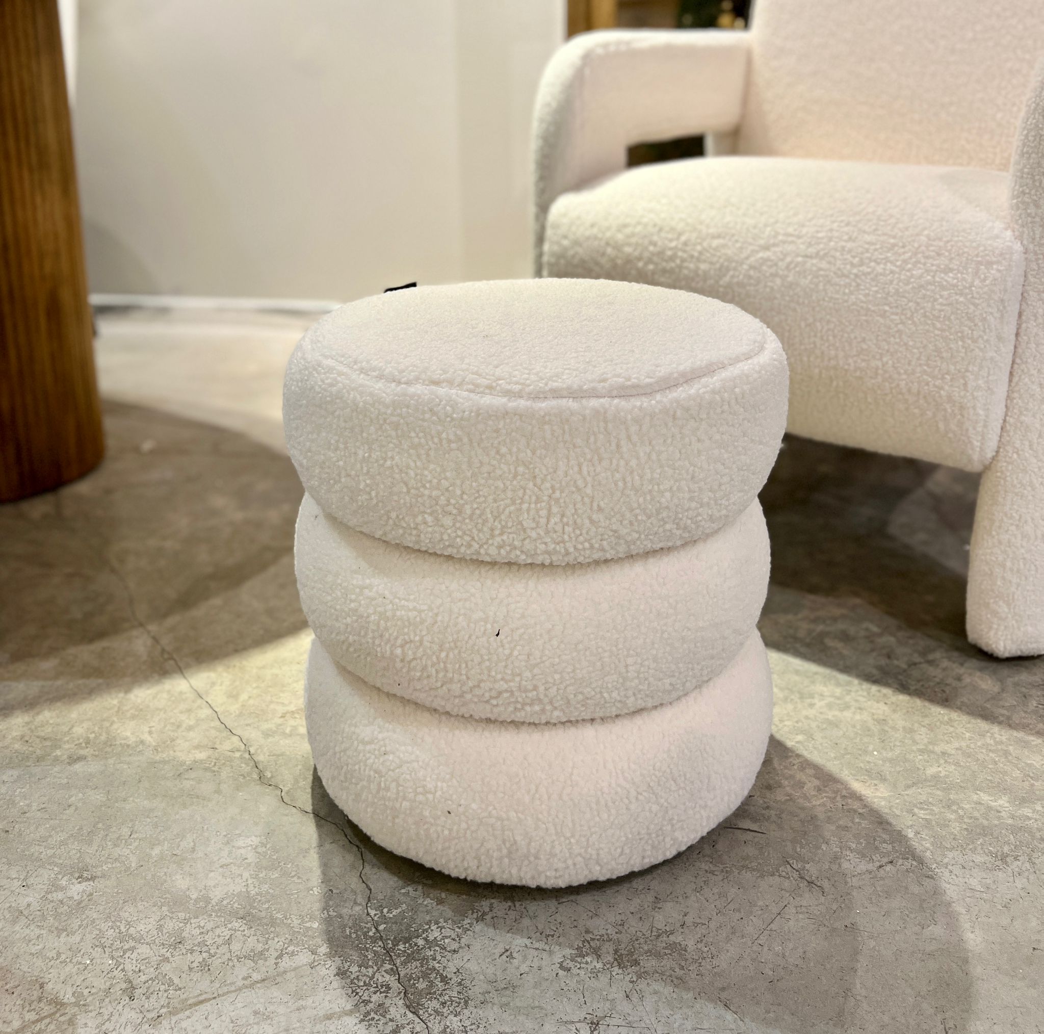 הדום דגם איקו לובי לבן מעוגל בד בוקלה שמנת