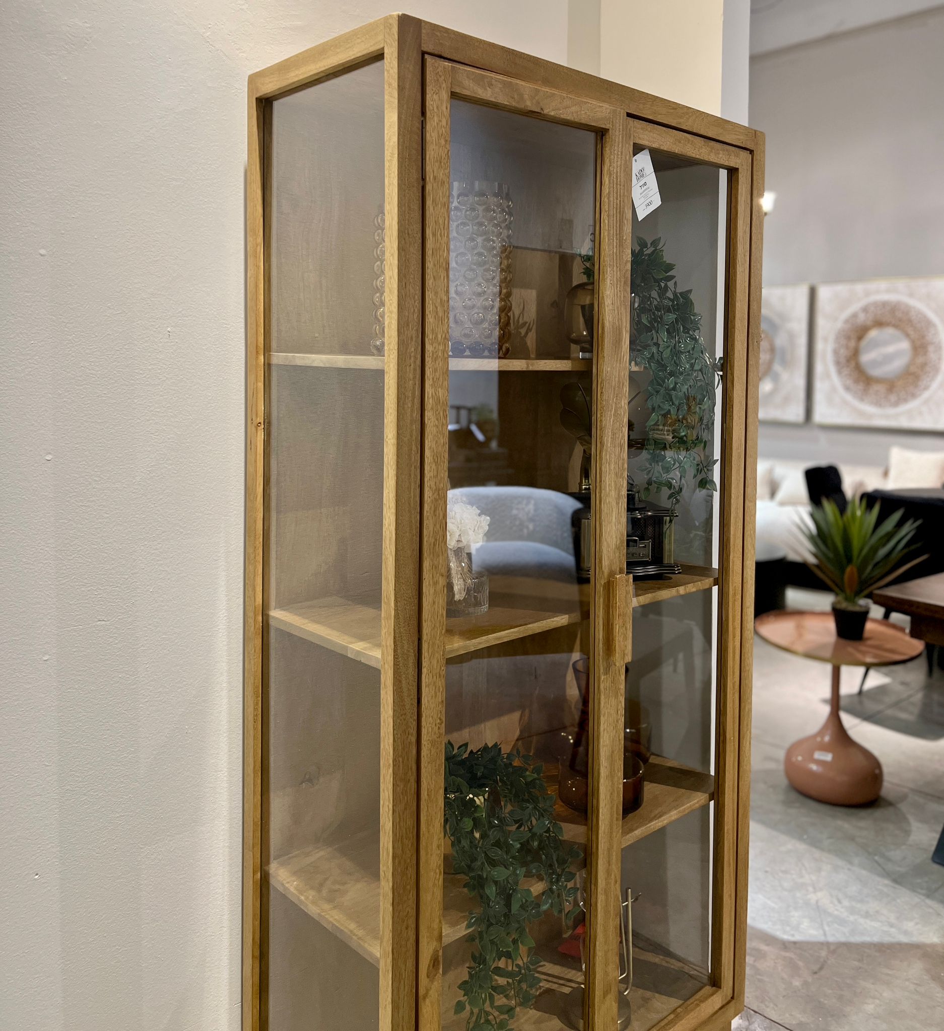 ויטרינה עץ 2 דלתות זכוכית מסגרת עץ דגם סוניל ויטרינה עץ 2 דלתות זכוכית מסגרת עץ דגם סוניל