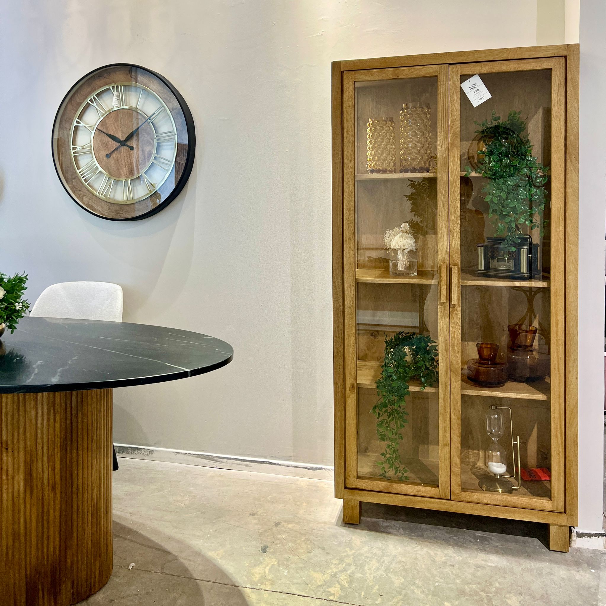 ויטרינה עץ 2 דלתות זכוכית מסגרת עץ דגם סוניל ויטרינה עץ 2 דלתות זכוכית מסגרת עץ דגם סוניל