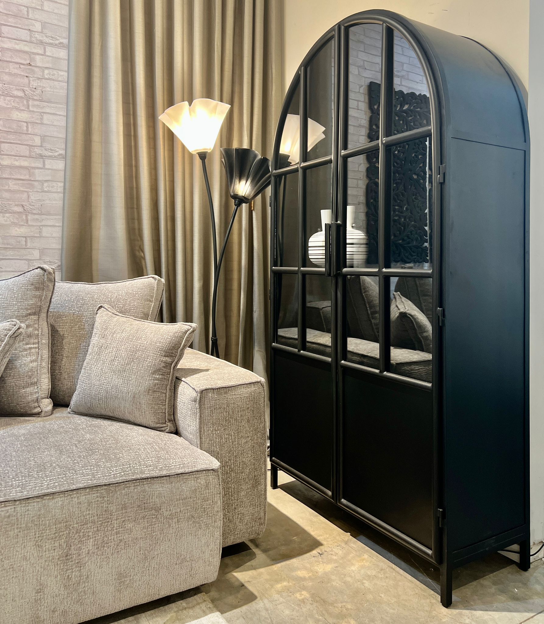 ויטרינה ראש עגול ברזל זכוכית גדולה חלק תחתון ברזל סגור דגם סוניל