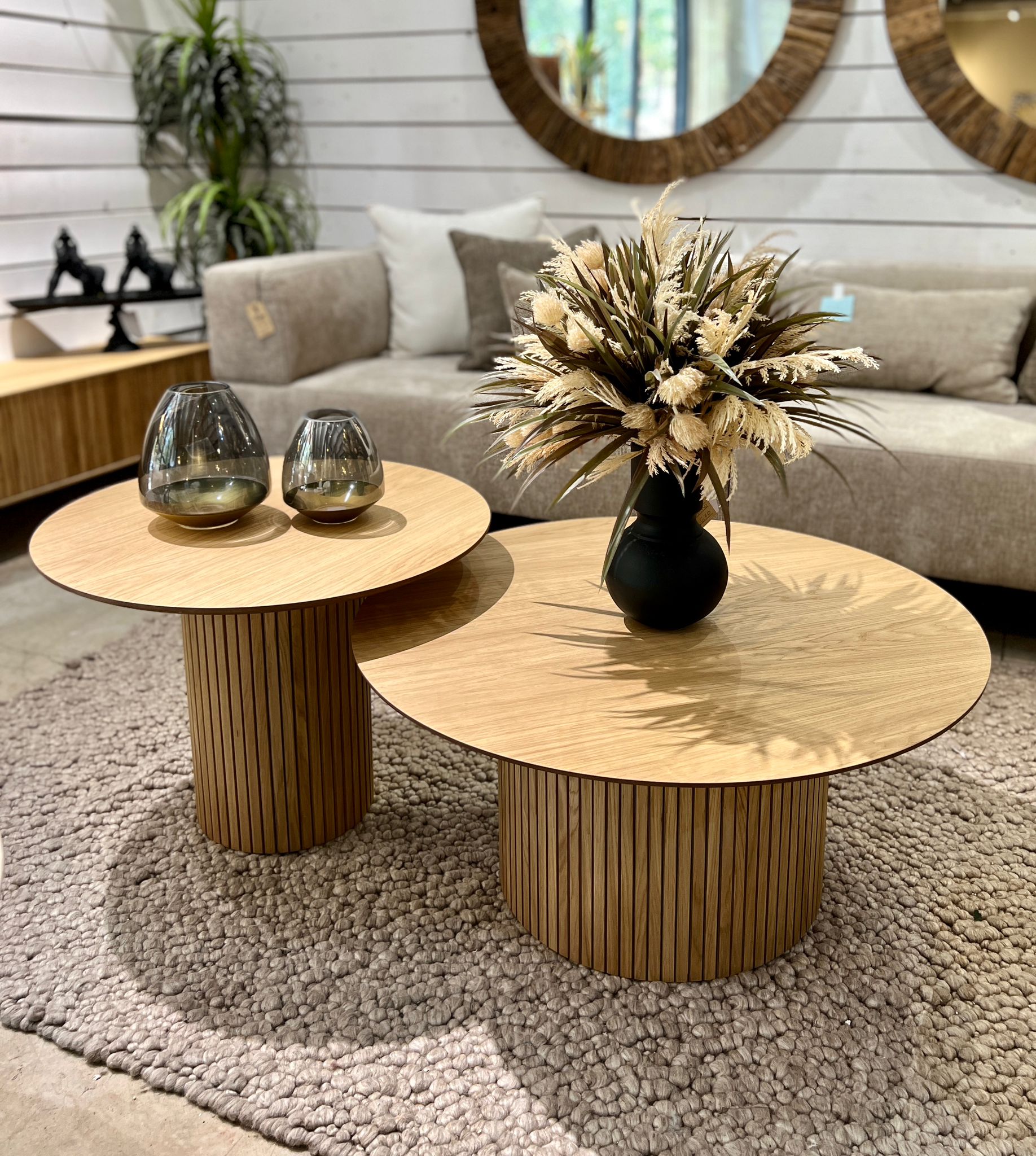 כד זכוכית אפור בסיס זהב כד זכוכית אפור בסיס זהב