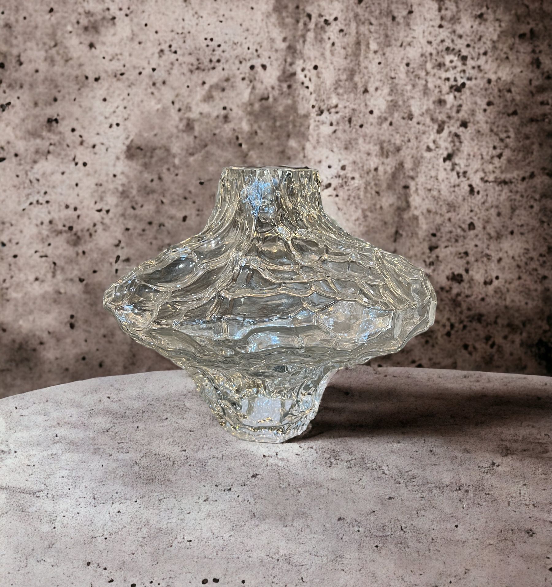 כד זכוכית ריקועים עבודת יד שקוף דגם איקו כד זכוכית ריקועים עבודת יד שקוף דגם איקו