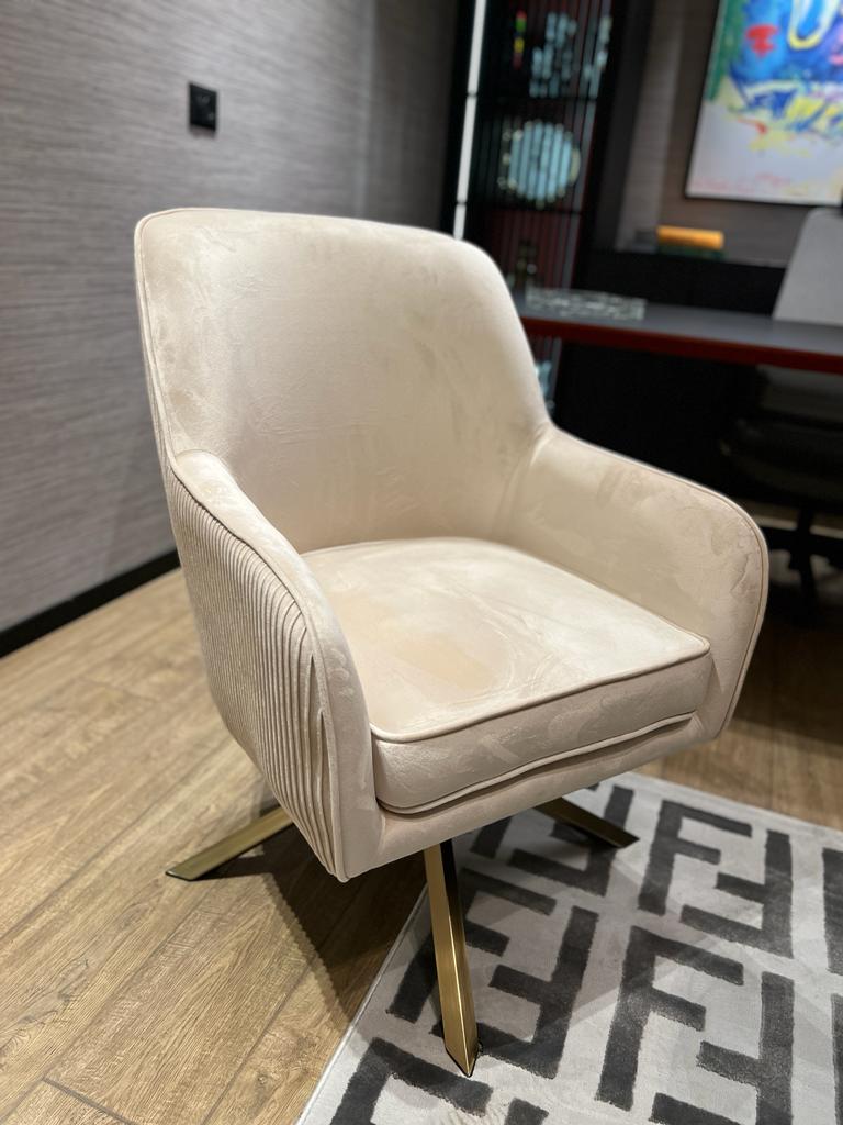 כורסא מסתובבת בז' במבצע מתצוגה! כורסא מסתובבת בז' במבצע מתצוגה!