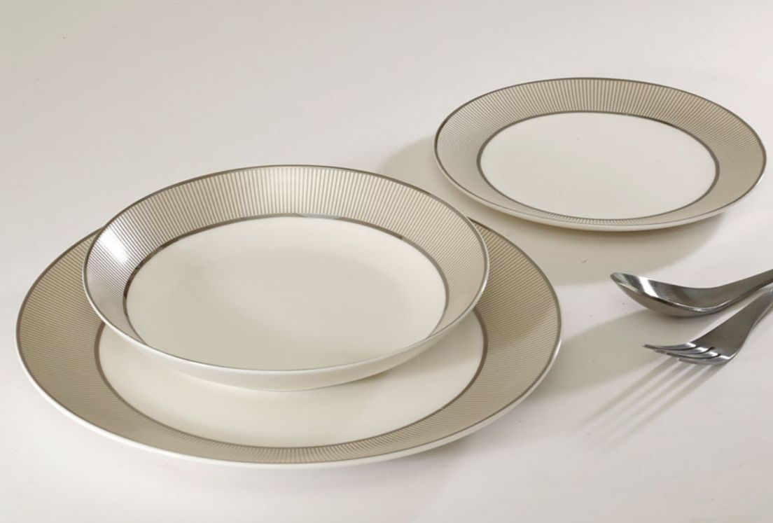 מערכת אוכל 18 חלקים פורצלן בון צ'יינה גולי