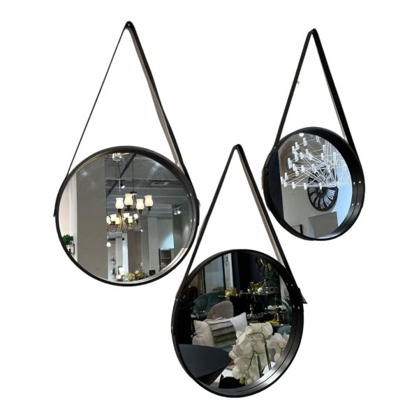 מראת קיר עם רצועות עור שחורה קטנה