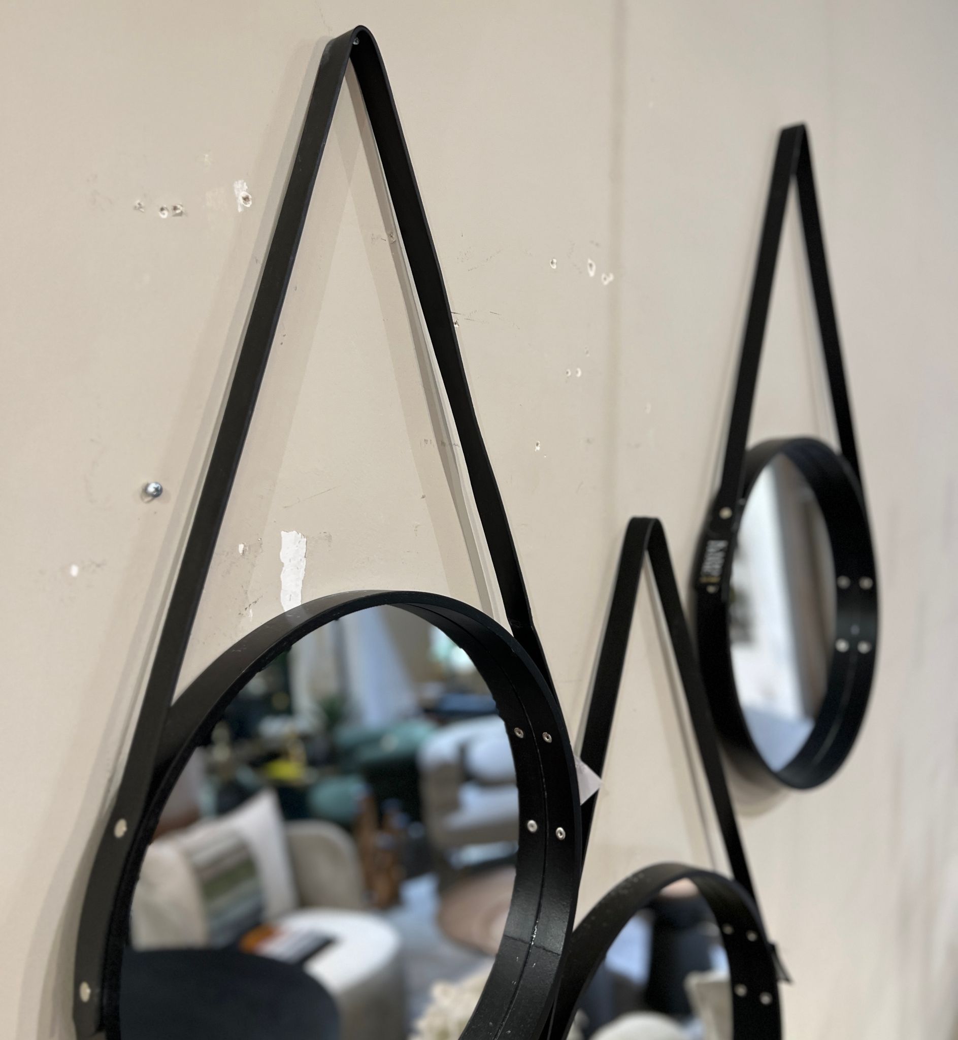 מראה רצועות עור שחורה מראה רצועות עור שחורה