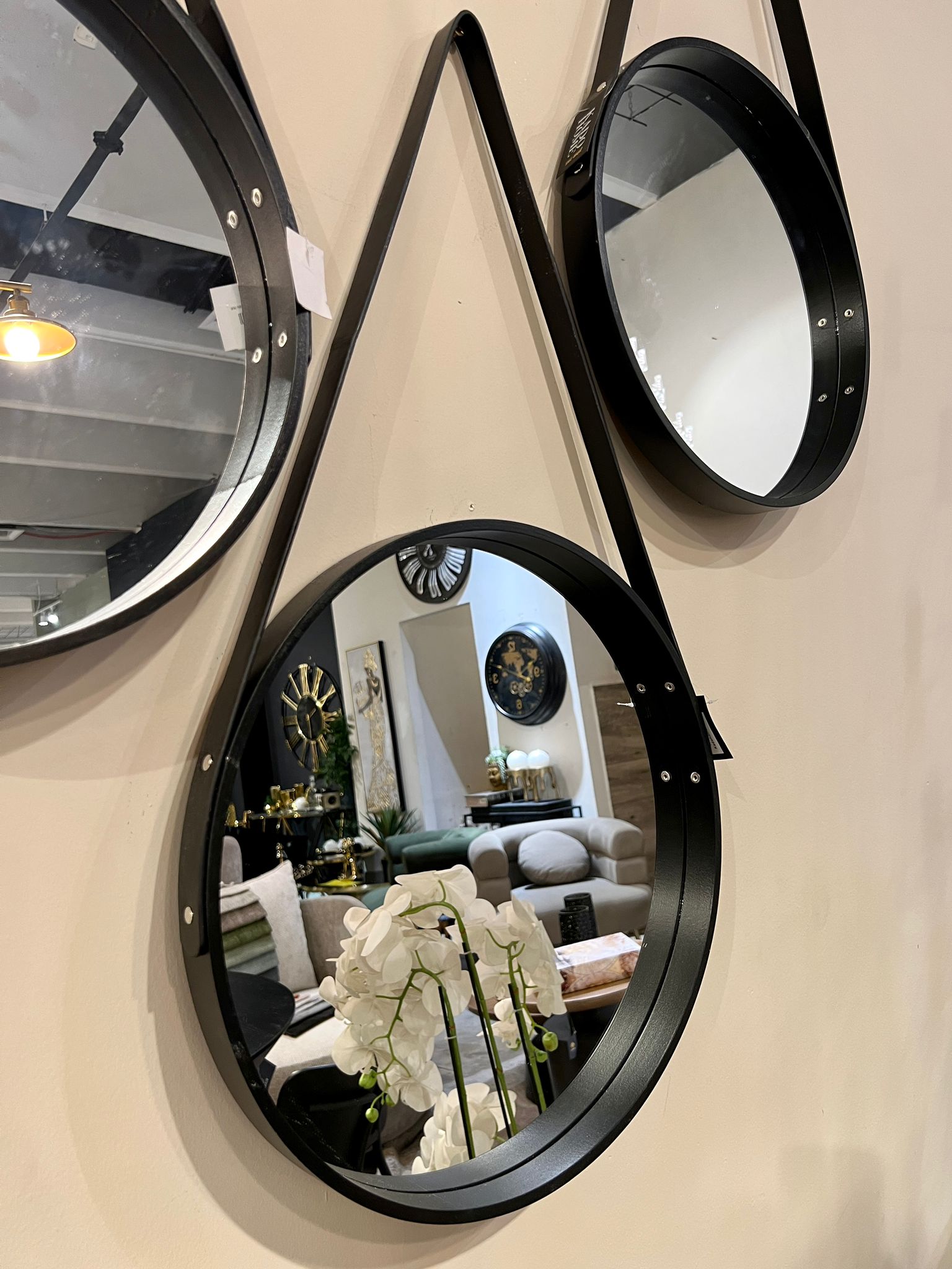 מראה רצועות עור שחורה מראה רצועות עור שחורה