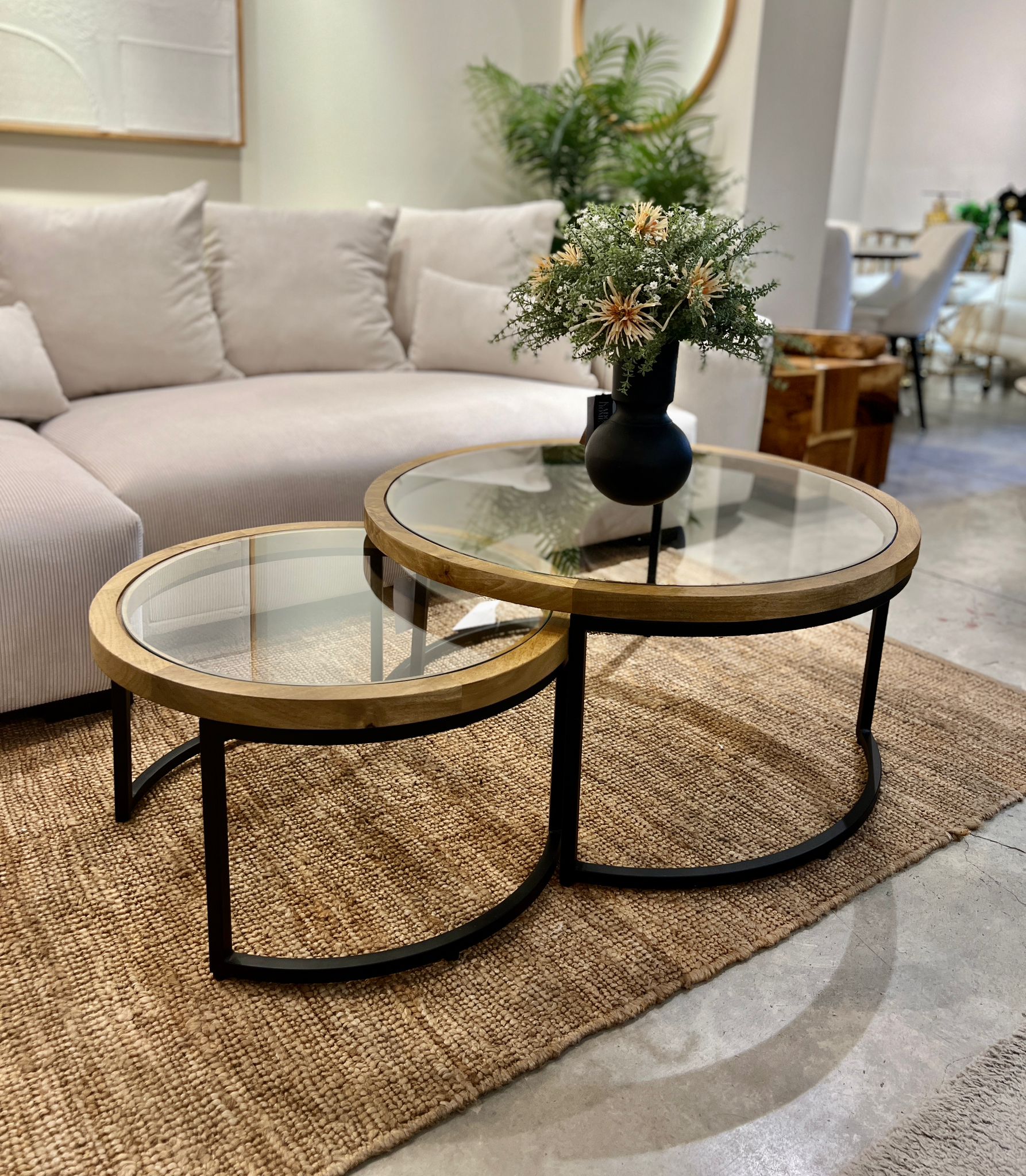 זוג שולחנות סלון עגולים מסגרת עץ זכוכית דגם סוניל זוג שולחנות סלון עגולים מסגרת עץ זכוכית דגם סוניל