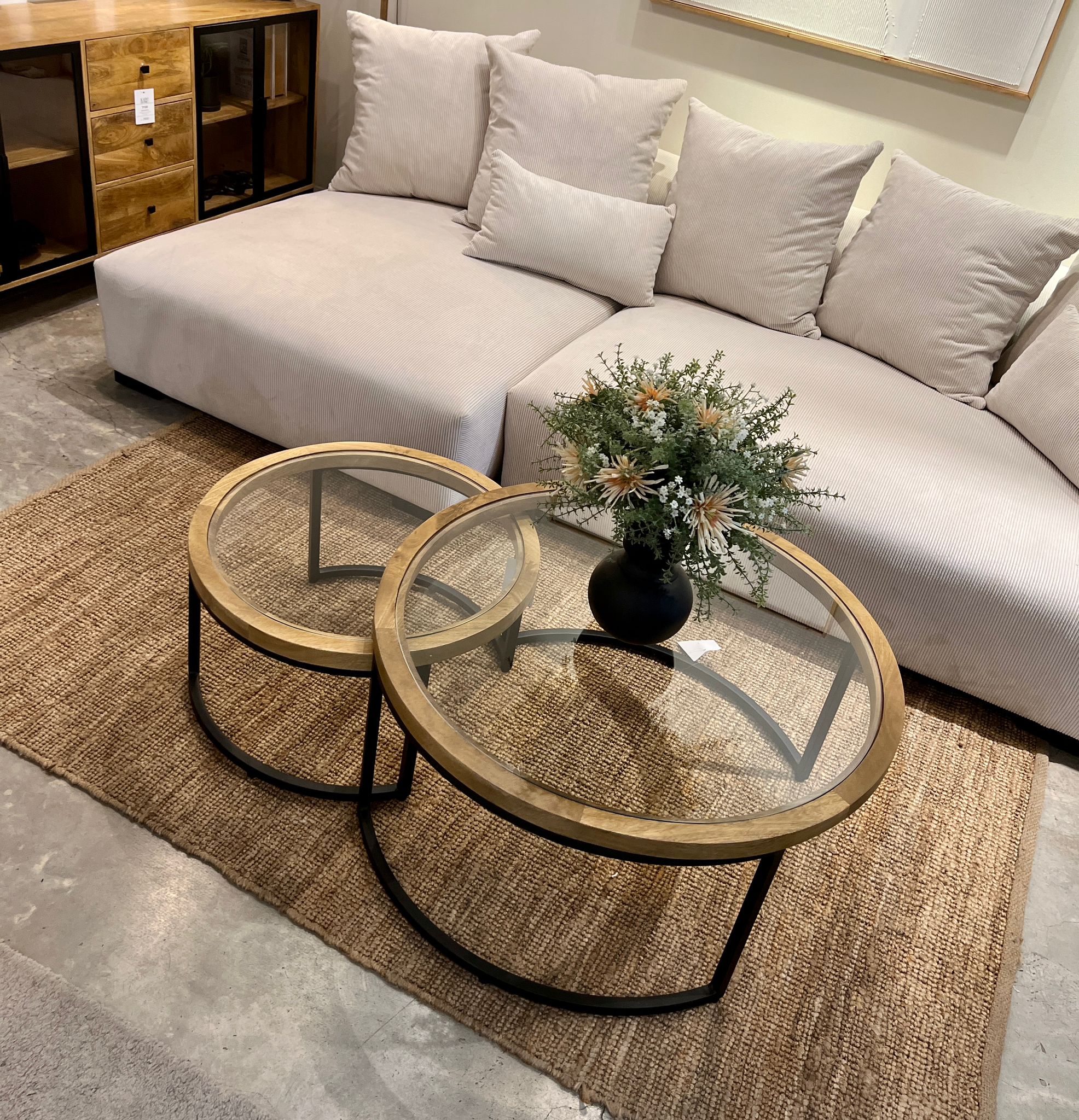 זוג שולחנות סלון עגולים מסגרת עץ זכוכית דגם סוניל זוג שולחנות סלון עגולים מסגרת עץ זכוכית דגם סוניל