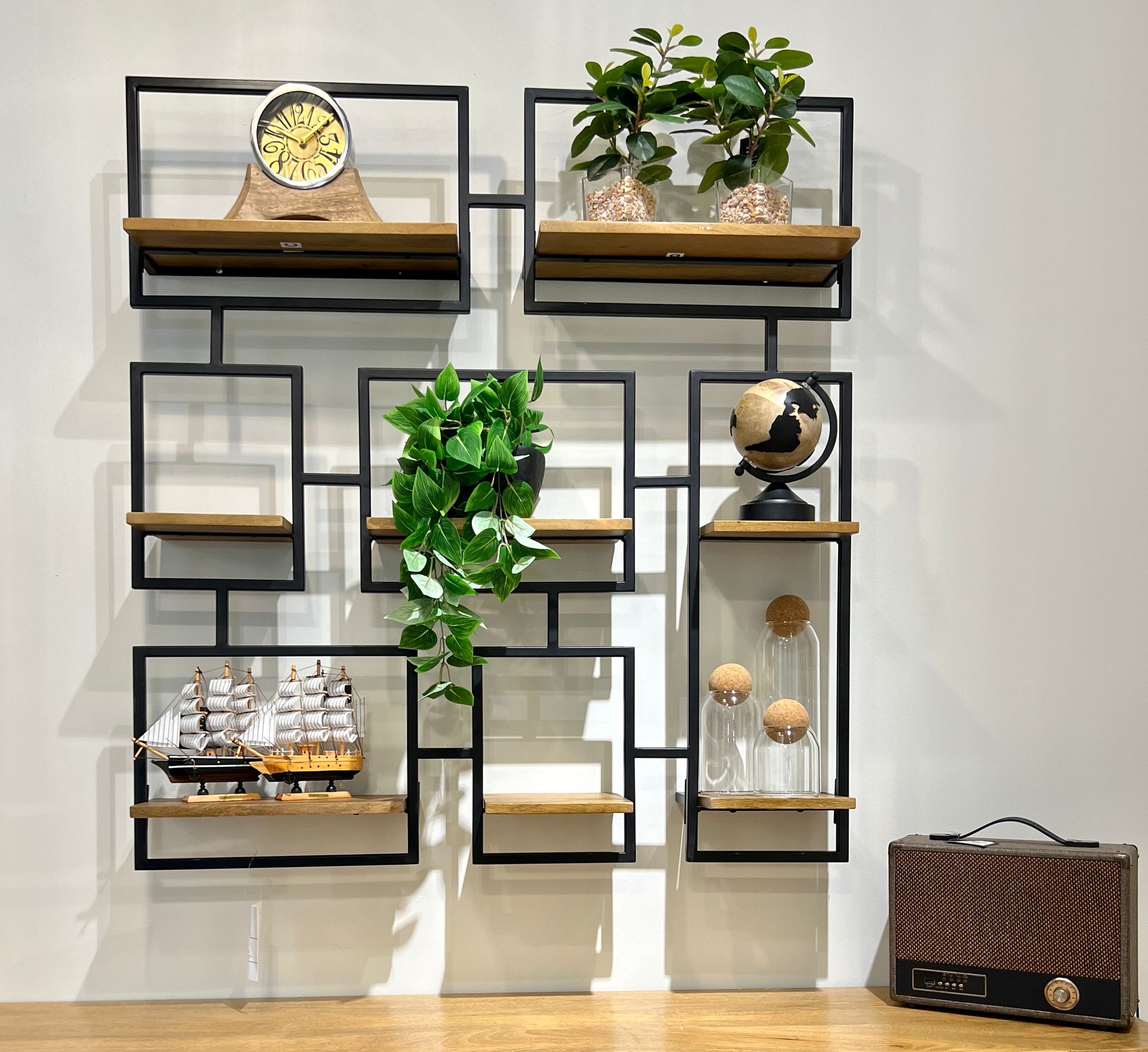 סט 8 מדפי תליה מחוברים עץ מסגרת ברזל שחור דגם סוניל סט 8 מדפי תליה מחוברים עץ מסגרת ברזל שחור דגם סוניל