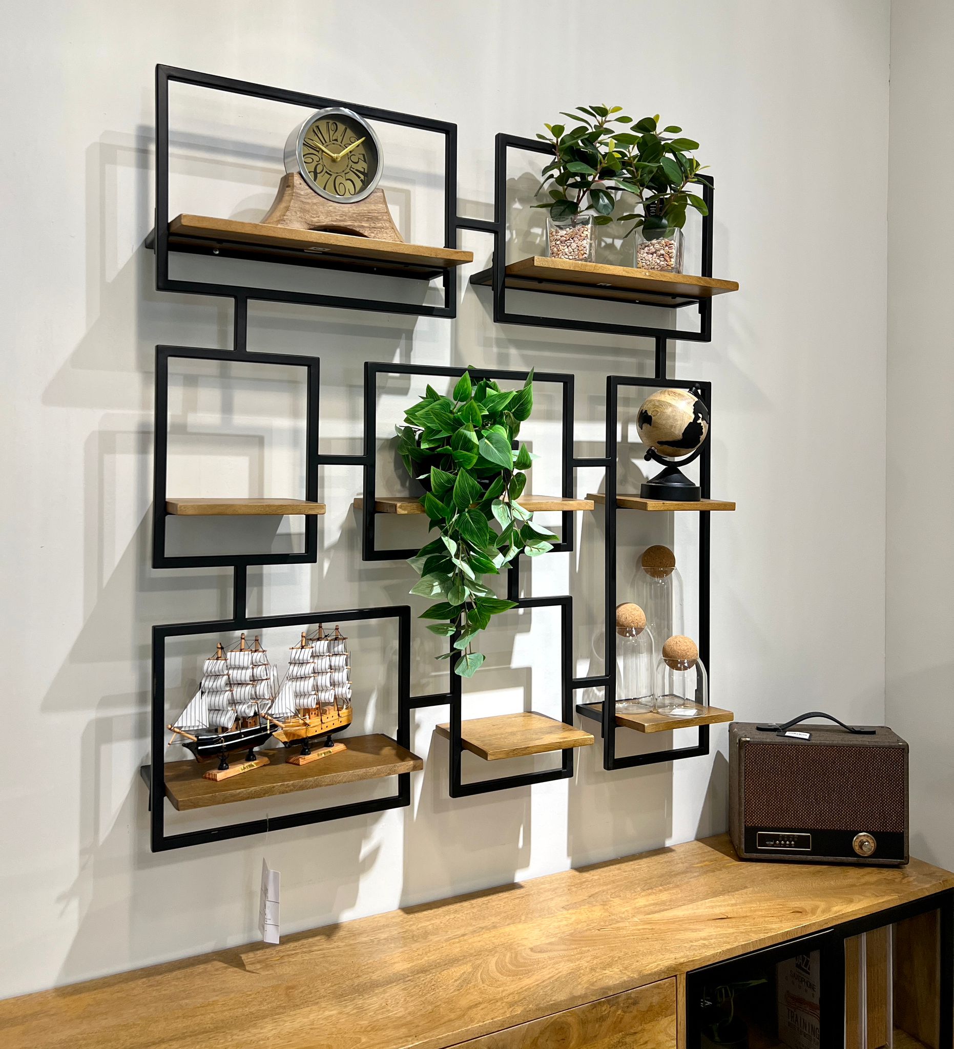 סט 8 מדפי תליה מחוברים עץ מסגרת ברזל שחור דגם סוניל סט 8 מדפי תליה מחוברים עץ מסגרת ברזל שחור דגם סוניל