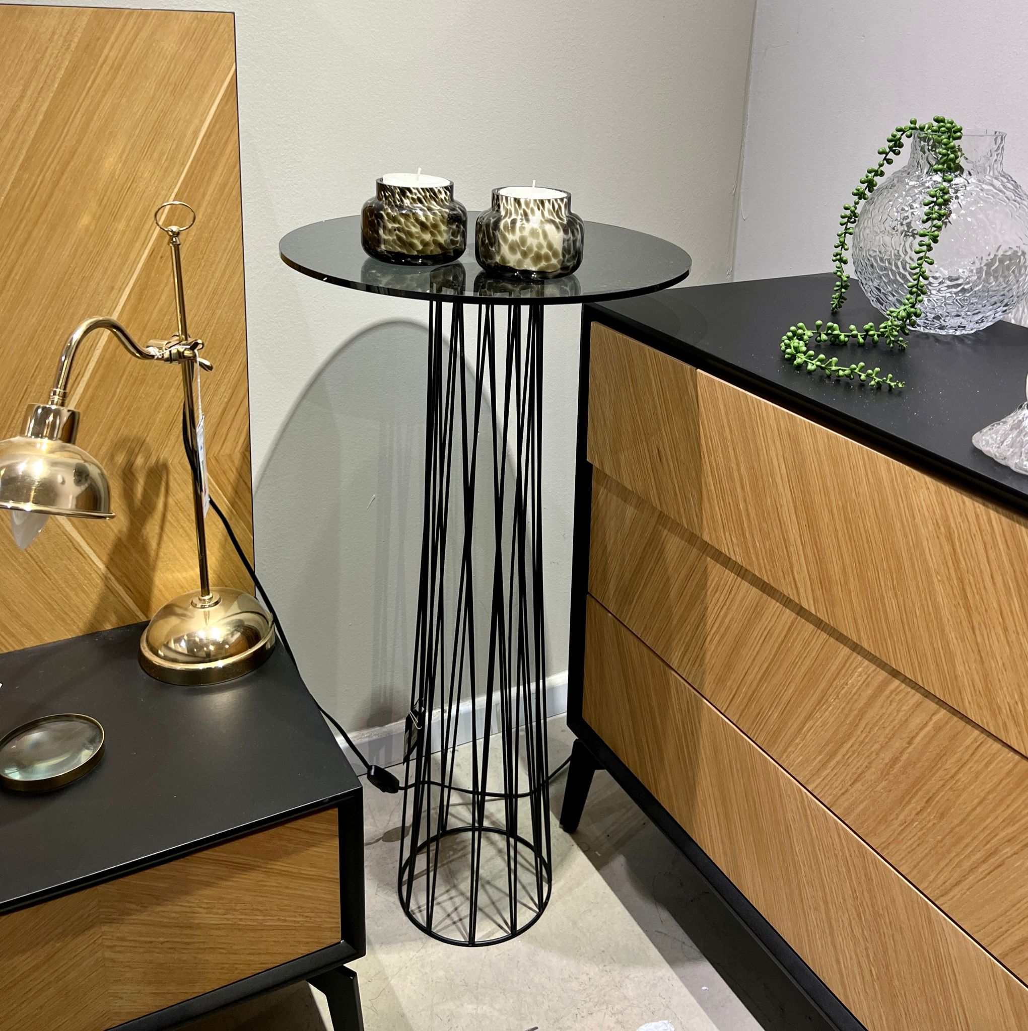 פמוט זכוכית לאופרד שקוף נקודות שחורות פמוט זכוכית לאופרד שקוף נקודות שחורות