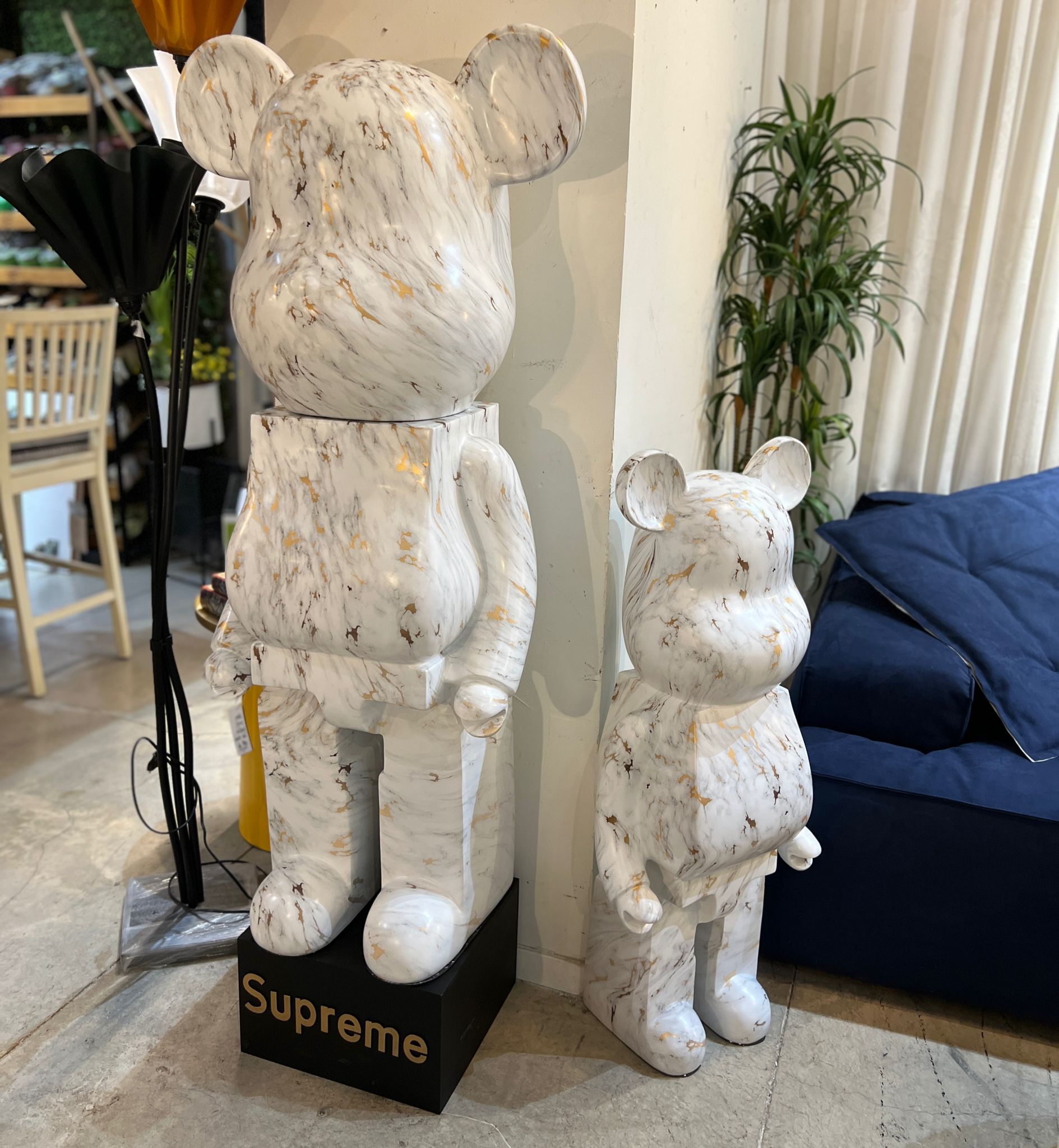 פסל דובי צבעוני מעוצב לבן זהב פסל דובי צבעוני מעוצב לבן זהב