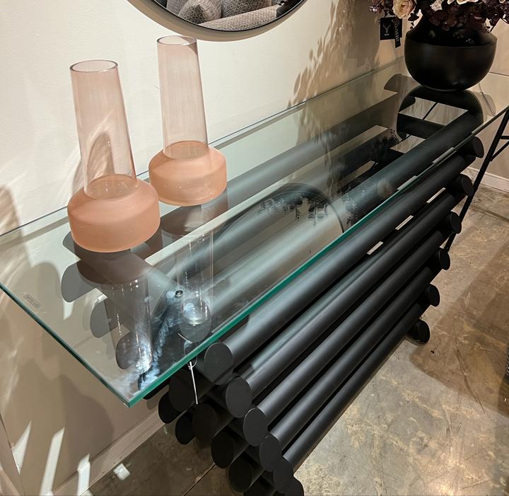 קונסולה זכוכית רגלי נירוסטה שחור מט קונסולה זכוכית רגלי נירוסטה שחור מט