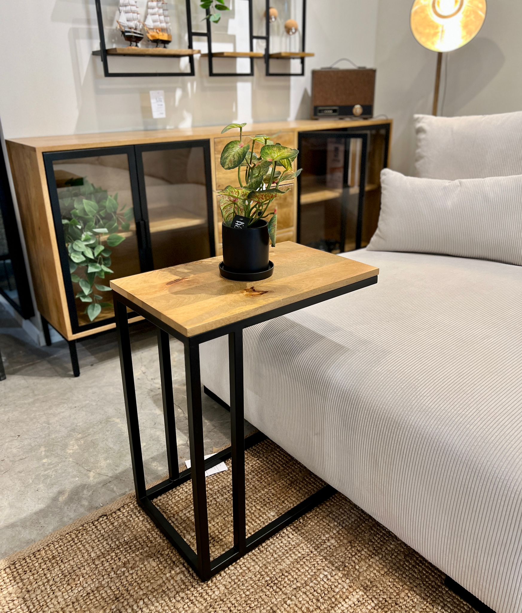 שולחן נשכן עץ רגל ברזל שחור דגם סוניל שולחן נשכן עץ רגל ברזל שחור דגם סוניל