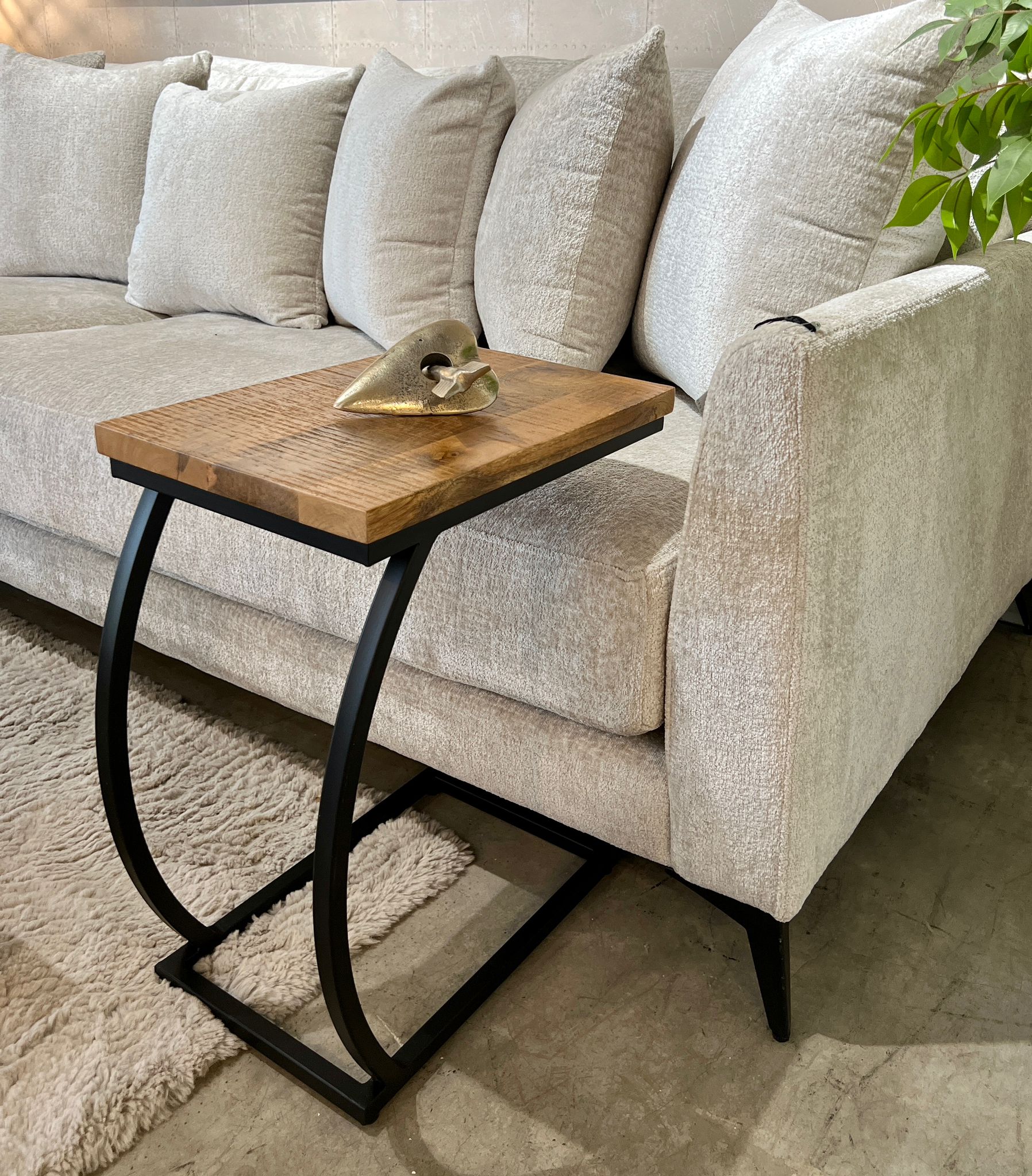 שולחן נשכן עץ רגל ברזל שחור מעוגלת דגם סוניל שולחן נשכן עץ רגל ברזל שחור מעוגלת דגם סוניל