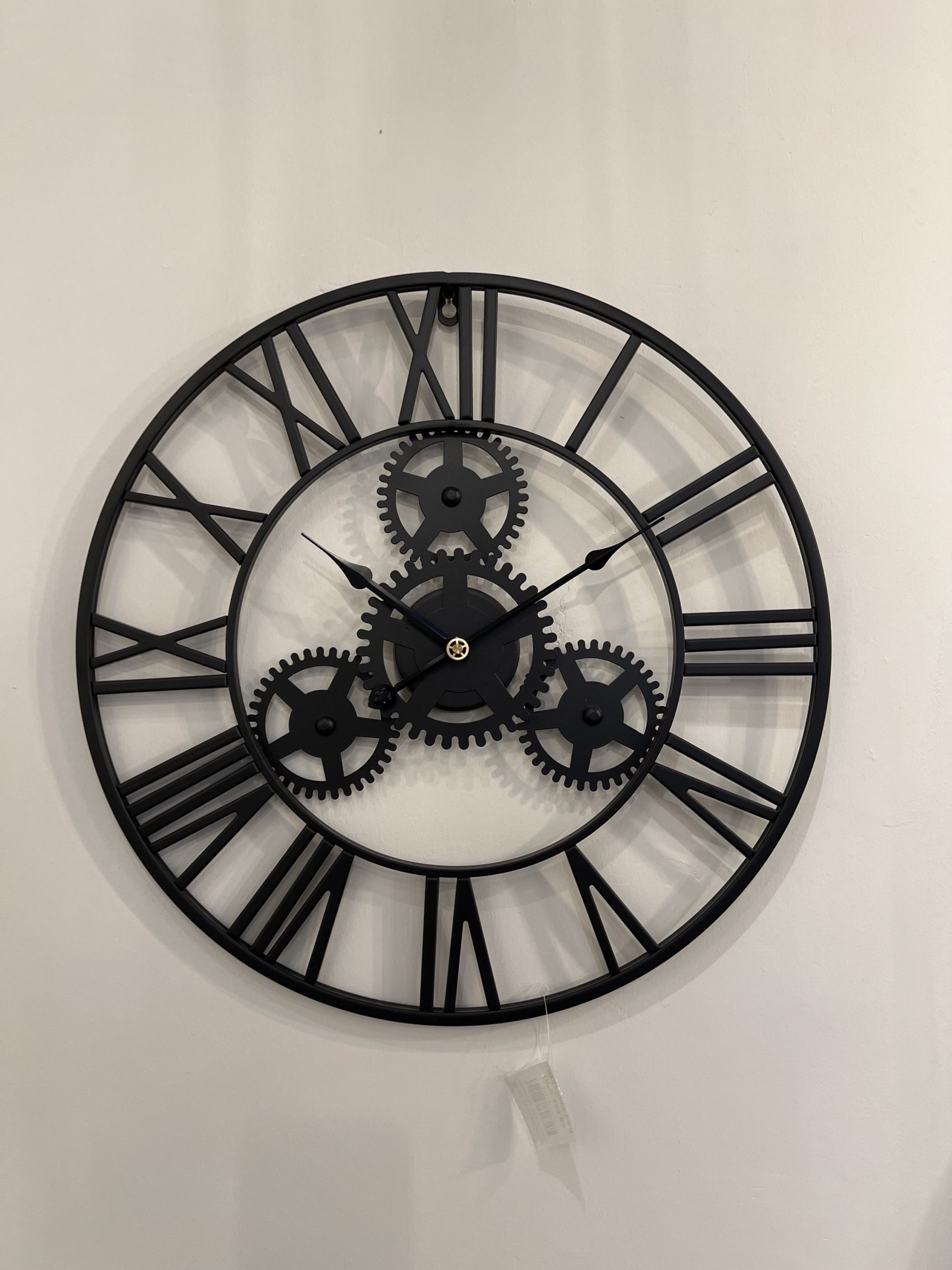 שעון בינוני ברזל שחור חלול מנגנון חשוף מספרים רומיים שעון בינוני ברזל שחור חלול מנגנון חשוף מספרים רומיים