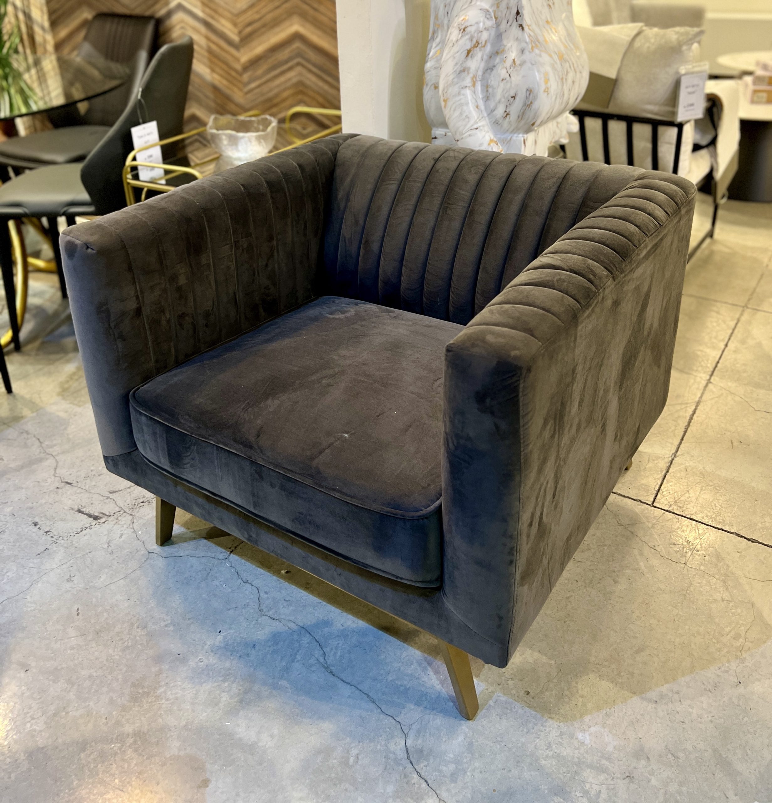 כורסא יוקרתית בבד קטיפה אפור במבצע! כורסא יוקרתית בבד קטיפה אפור במבצע!