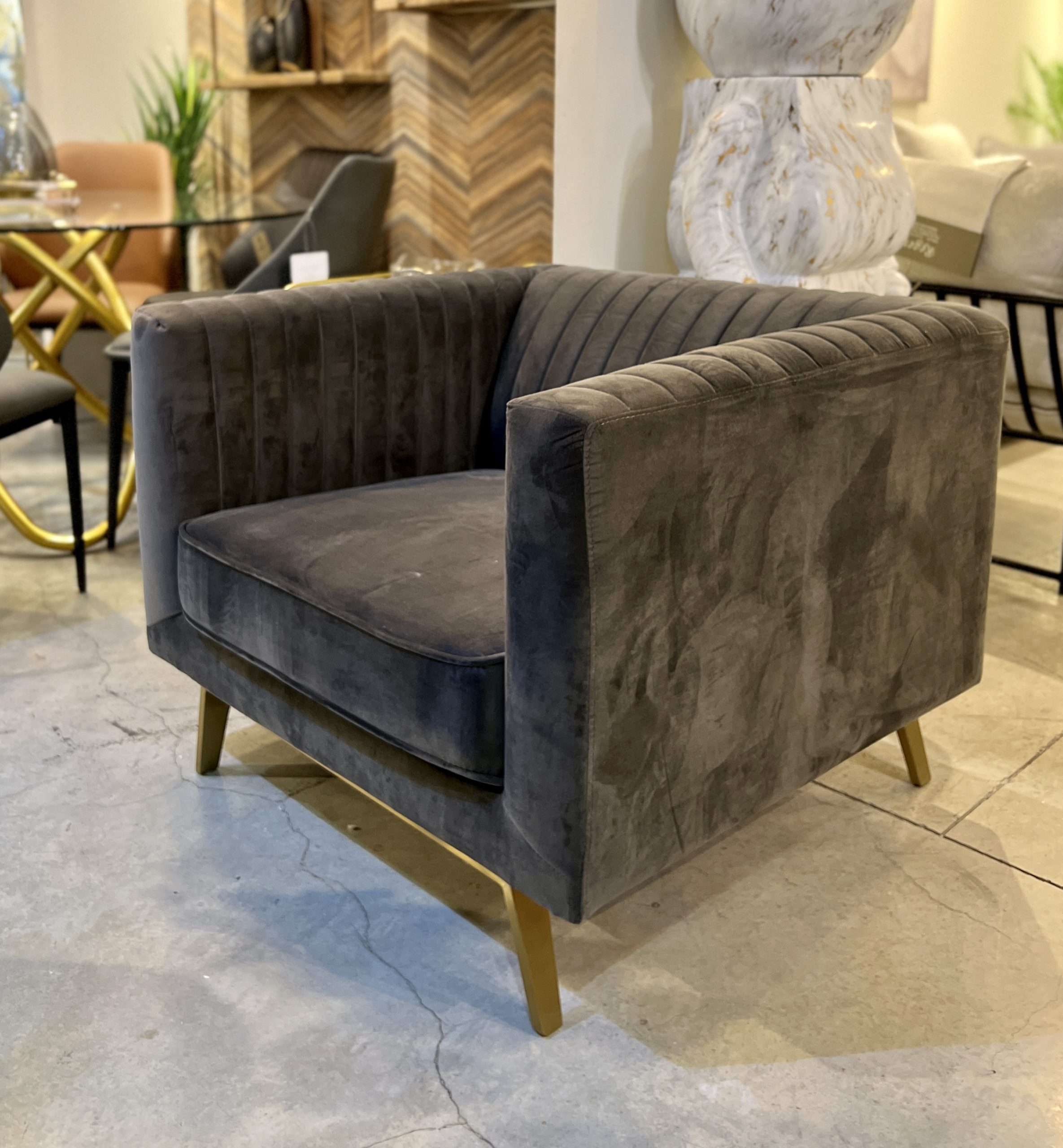 כורסא יוקרתית בבד קטיפה אפור במבצע! כורסא יוקרתית בבד קטיפה אפור במבצע!