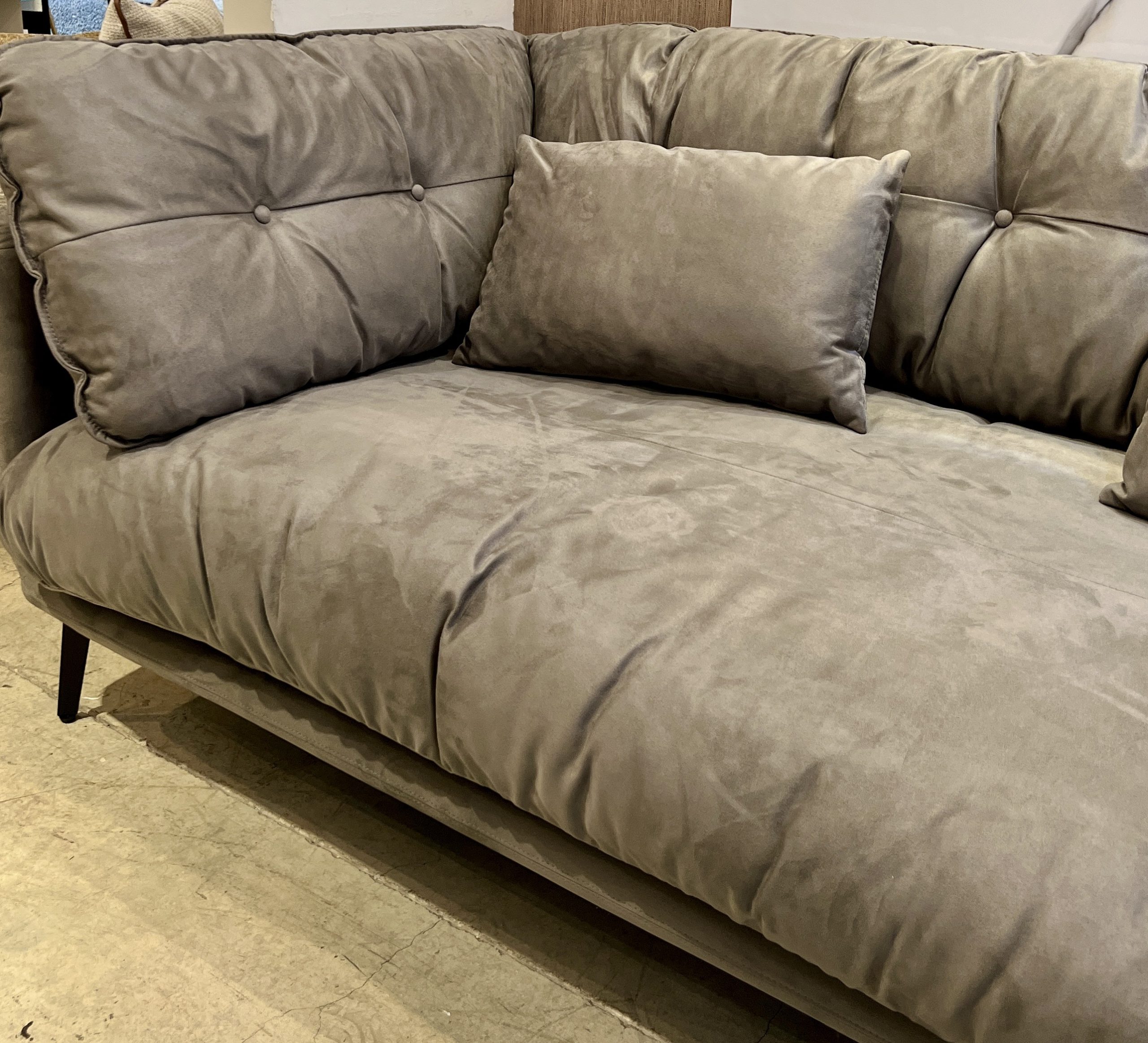 ספה דגם אופרה קימי גוון כהה מבצע מתצוגה! ספה דגם אופרה קימי גוון כהה מבצע מתצוגה!