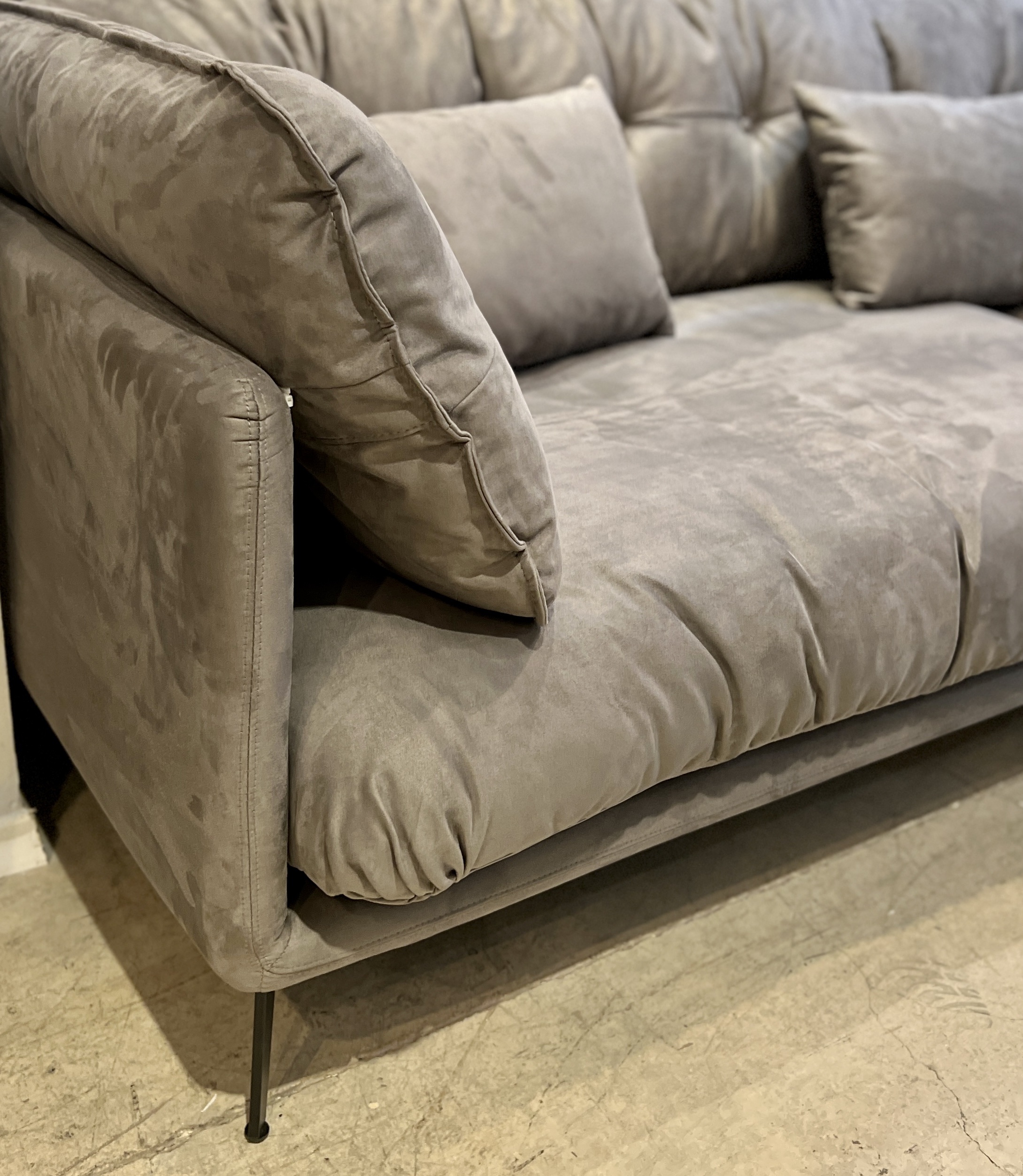 ספה דגם אופרה קימי גוון כהה מבצע מתצוגה! ספה דגם אופרה קימי גוון כהה מבצע מתצוגה!