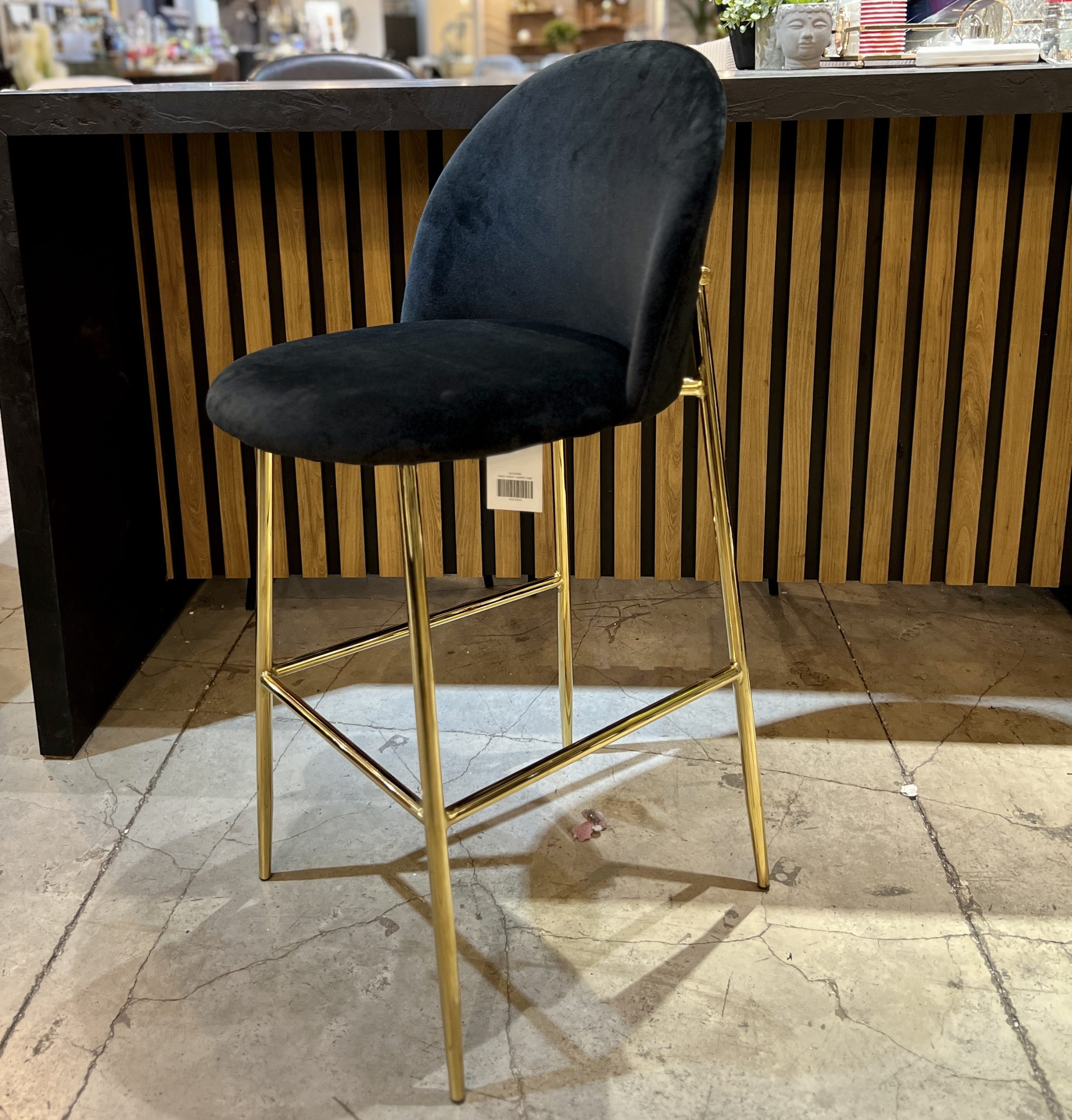כיסא בר דגם רויאל קטיפה שחור רגל זהב כיסא בר דגם רויאל קטיפה שחור רגל זהב