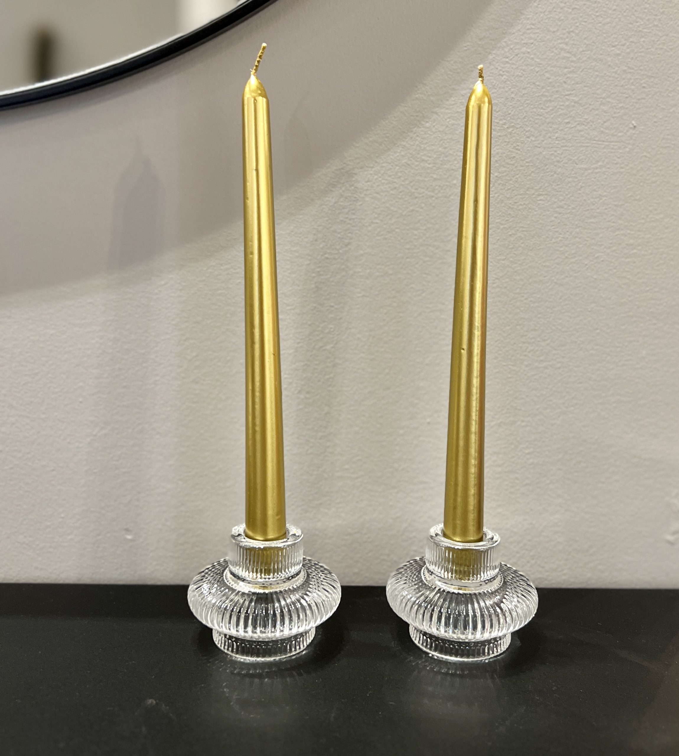 פמוט זכוכית פסים מעוצב נמוך פמוט זכוכית פסים מעוצב נמוך