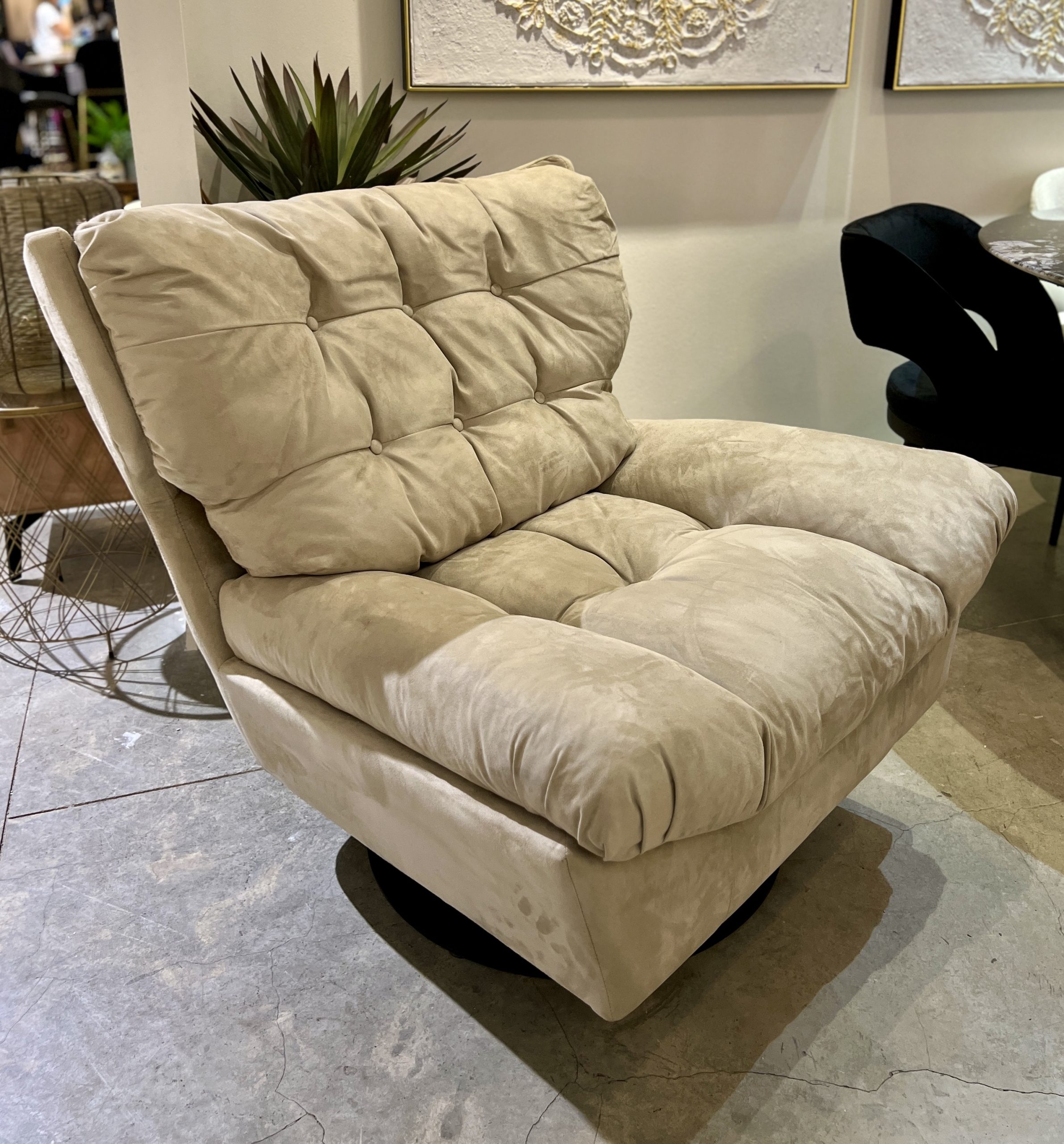 כורסא מסתובבת דגם אופרה קימי גוון בהיר כורסא מסתובבת דגם אופרה קימי גוון בהיר