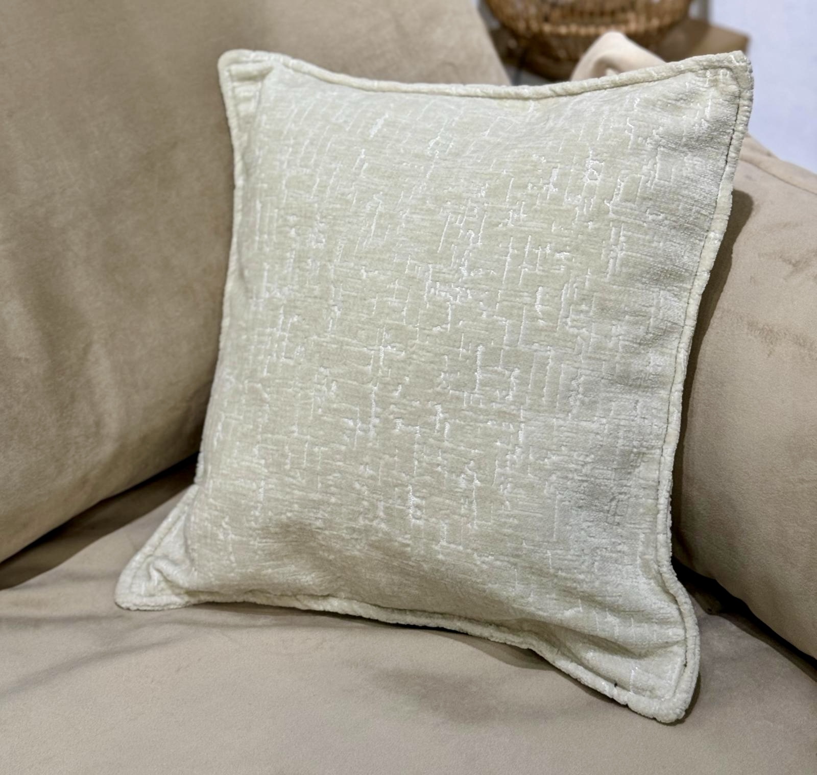 כרית נוי דגם קלאסיק וואיט  45/45 אחרונות במבצע!