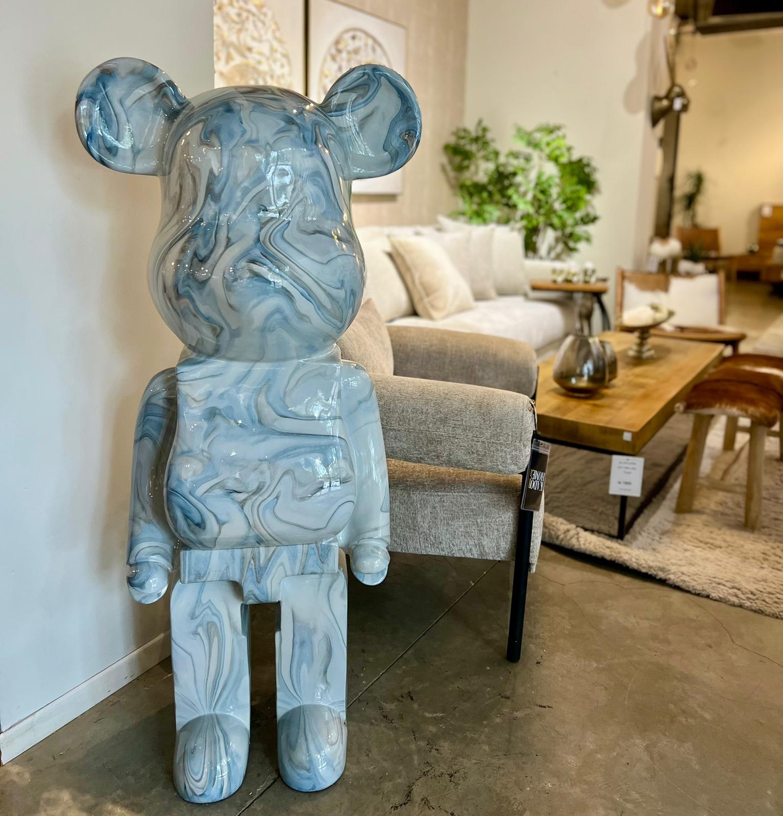 פסל דובי צבעוני מעוצב ענק לבן תכלת דגם איקו