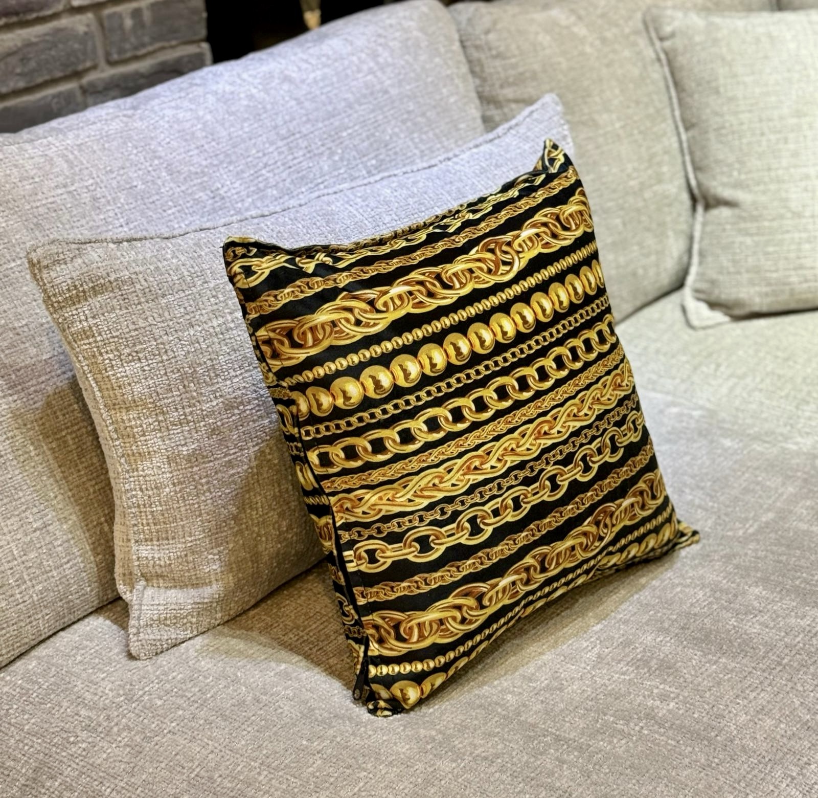 כרית נוי דגם גולד בלק פאלאס 45/45 אחרונות במבצע! כרית נוי דגם גולד בלק פאלאס 45/45 אחרונות במבצע!